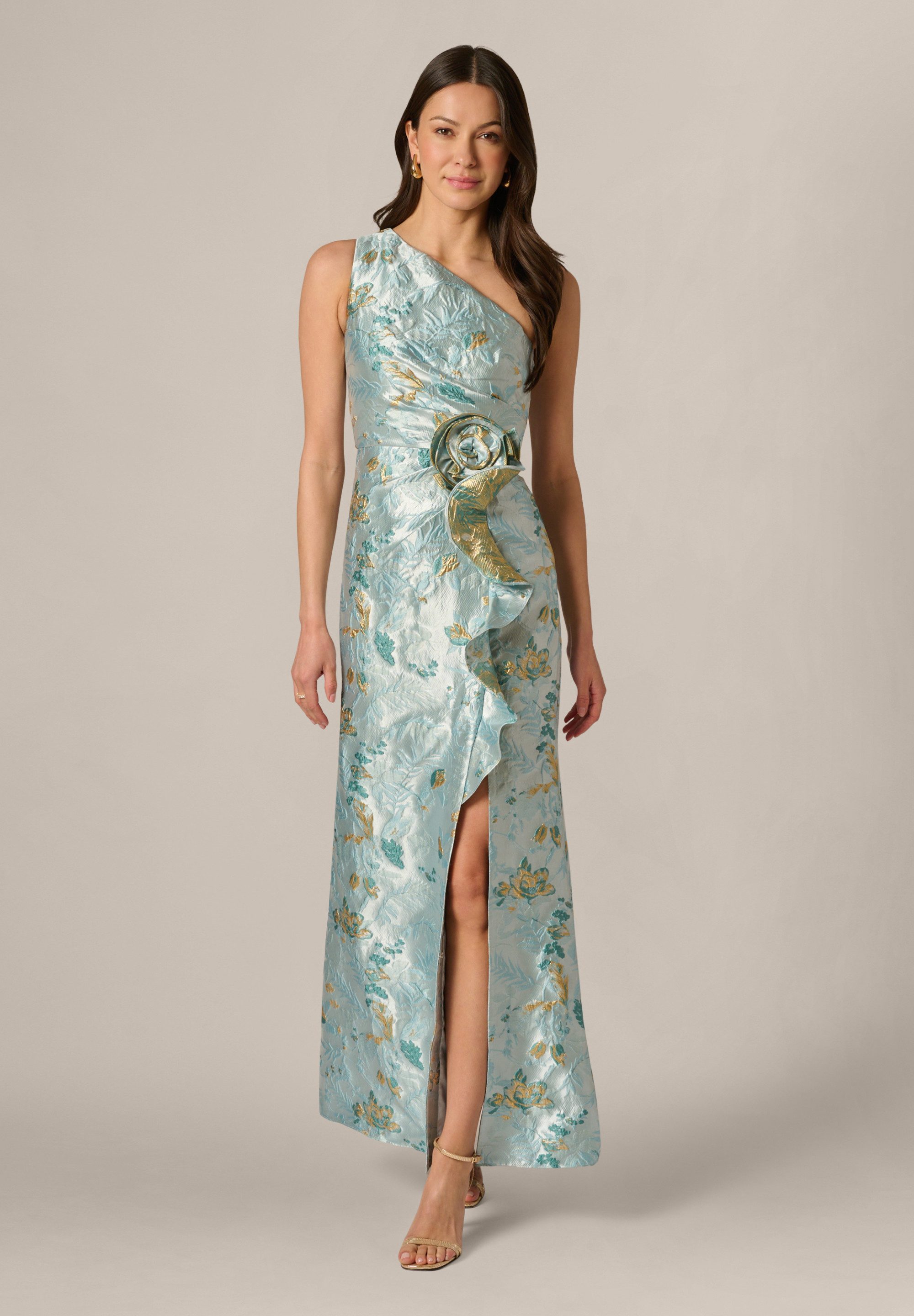 Adrianna Papell Abendkleid Metallic Jacquard Rose Gown Ein skulpturales und auffälliges, luxuriöses Jacquard-Kleid