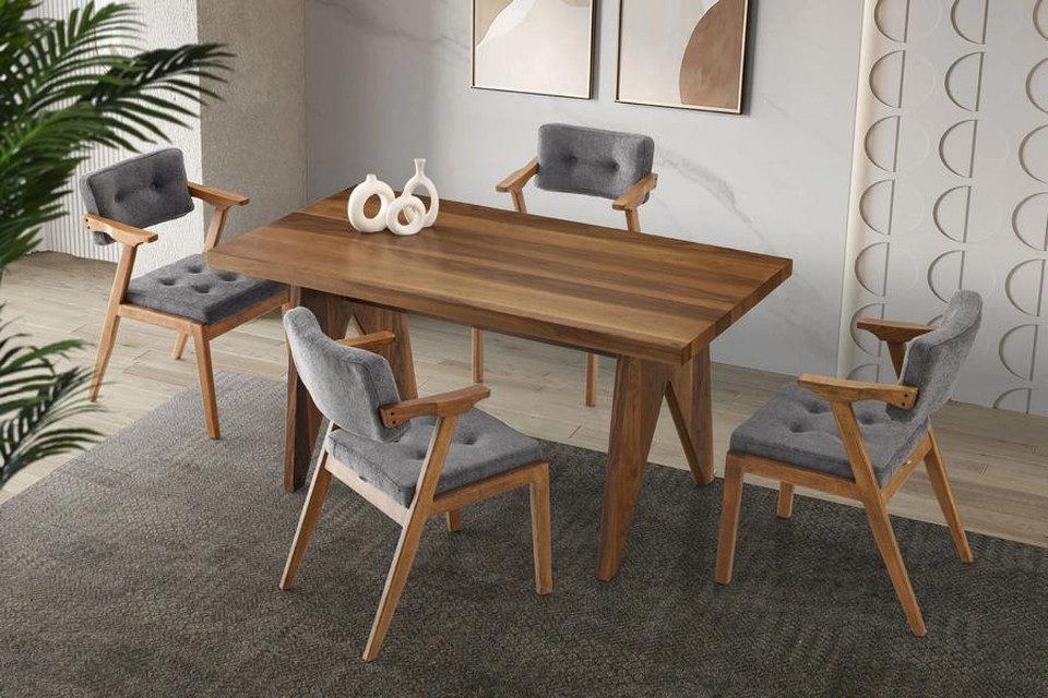 Essgruppe Brauner Holztisch mit Stühlen im zeitlosen Design