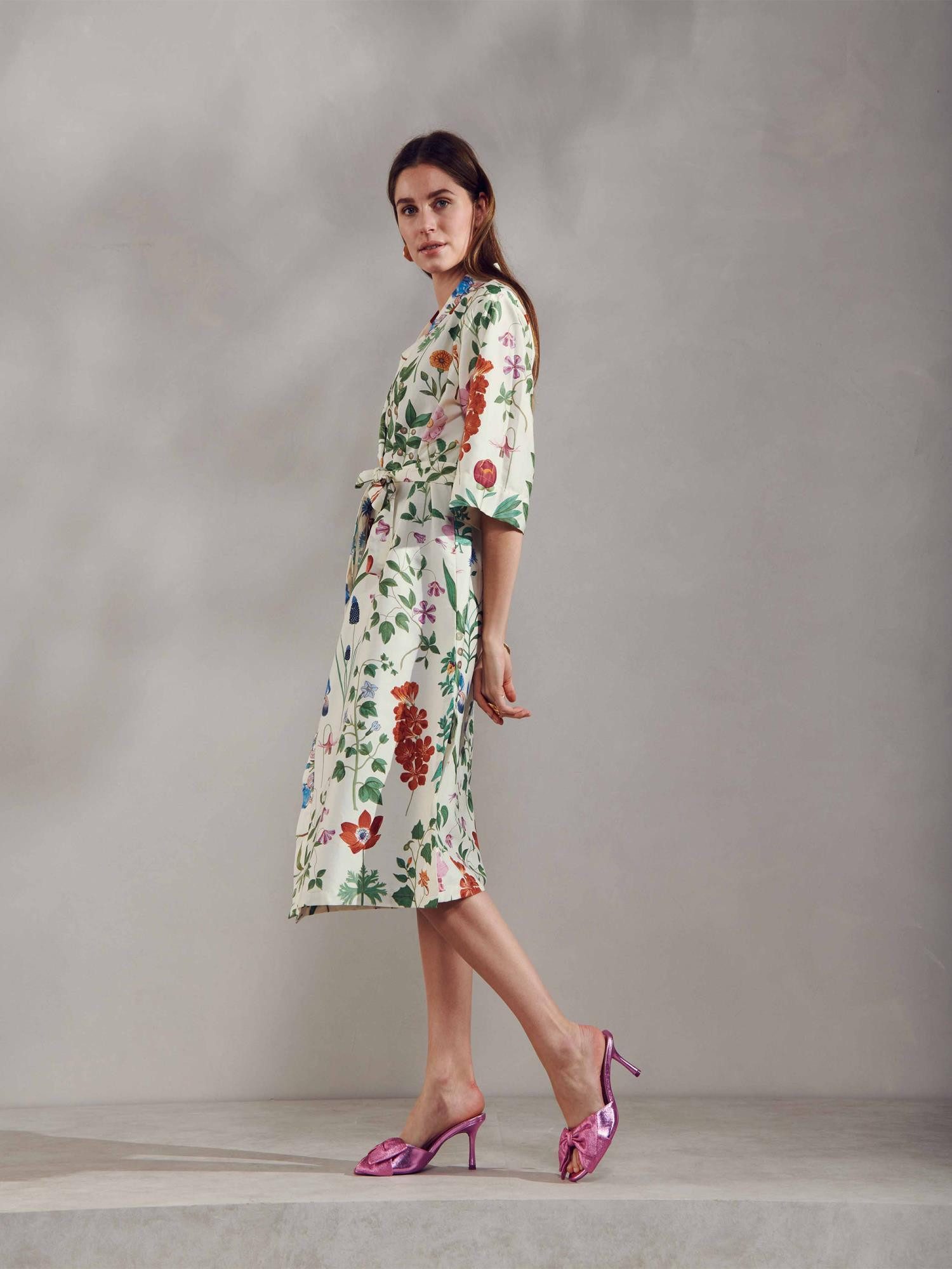 Essenza Kimono Ilona Marigold, Langform, Baumwolle, Kimono-Kragen, Gürtel, aus Bio-Baumwolle mit wunderschönem Blumenprint