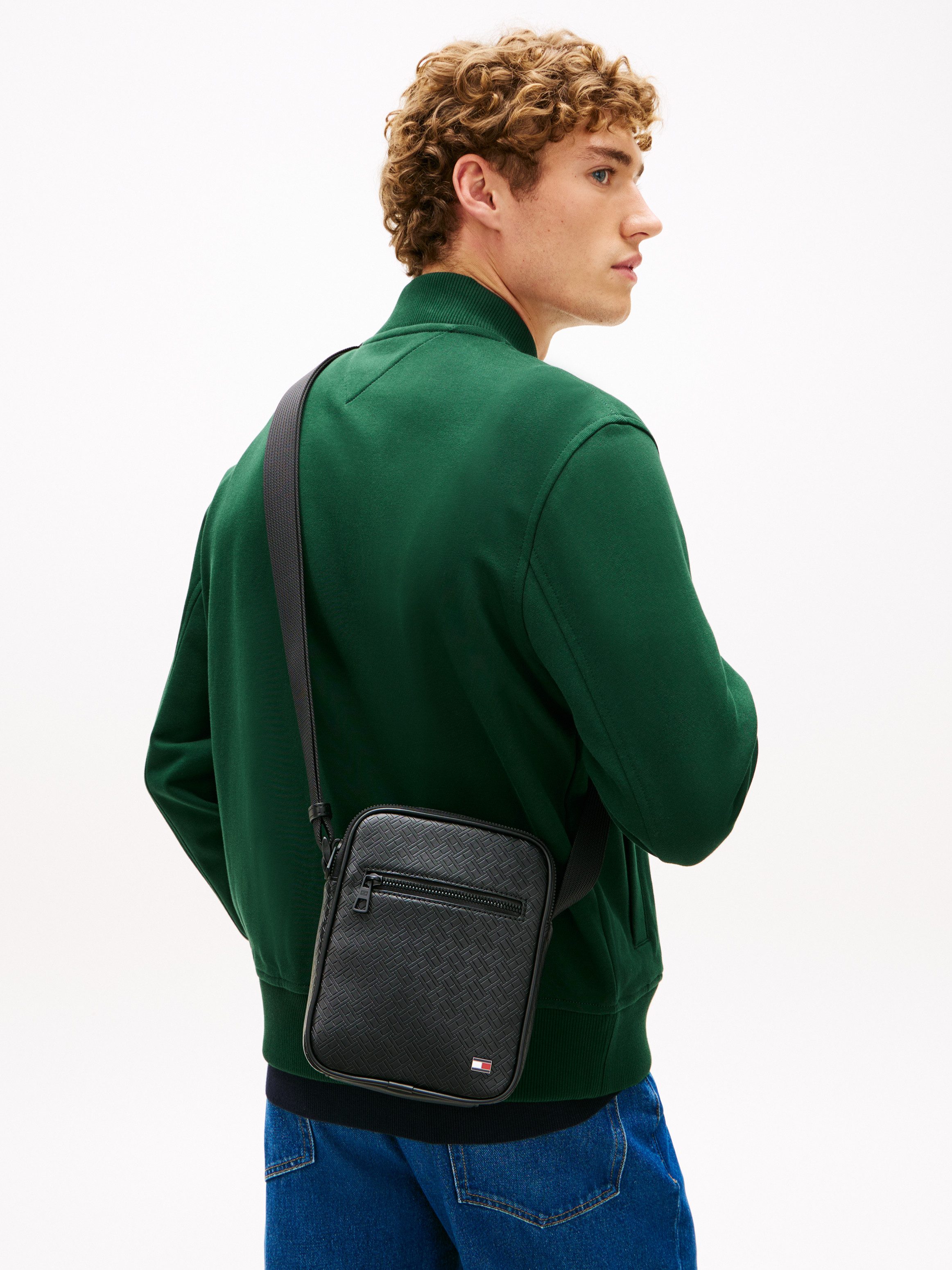 Tommy Hilfiger Umhängetasche TH EMBOSSED FLAG MINI REPORTER, Unisex Mini-Bag, Schultertasche, Cross-Body Bag mit Allover-Muster TH