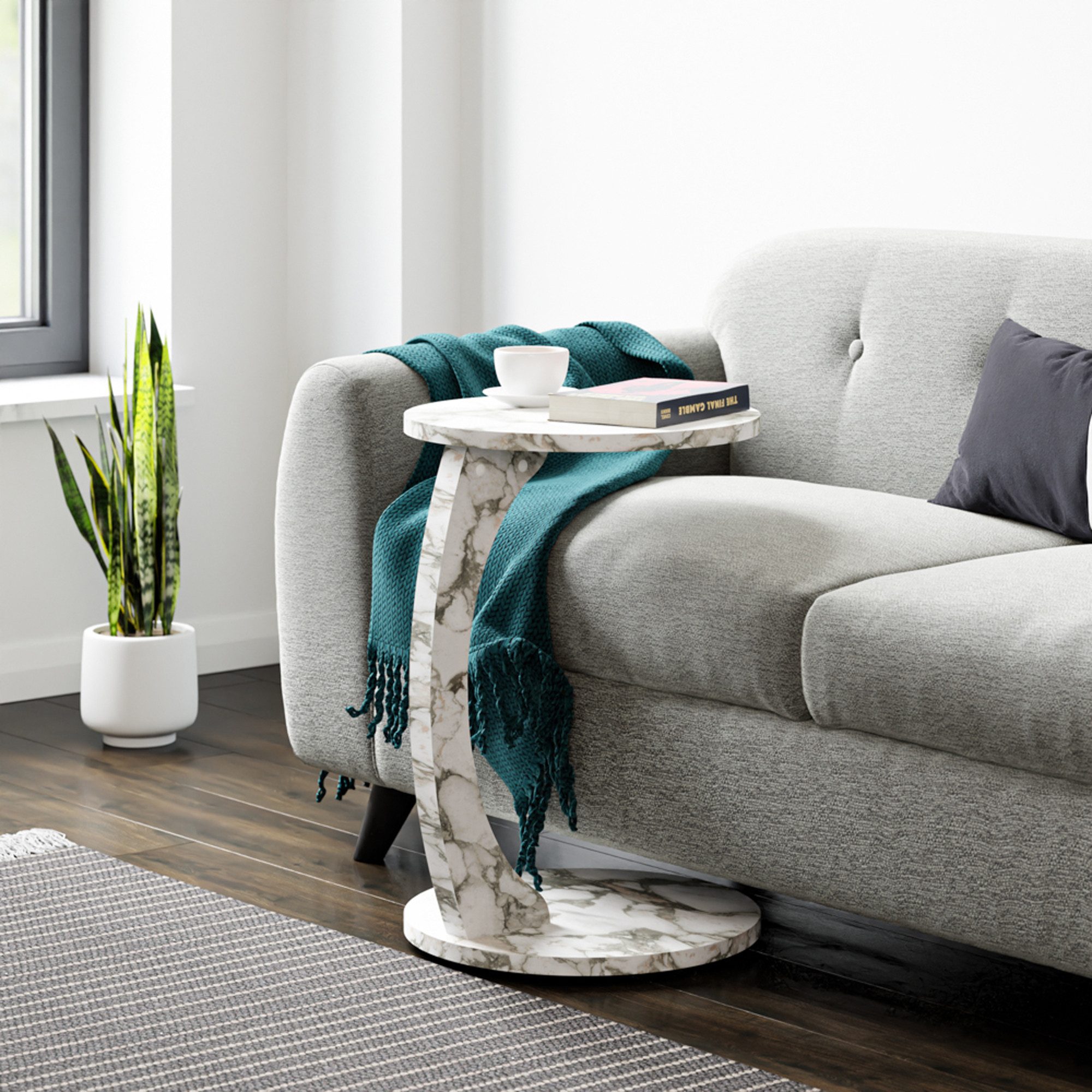 en.casa Beistelltisch, »Holeby« C-Form mit 4 Rollen rund 56xØ38 cm Marmoroptik, cremeweiß