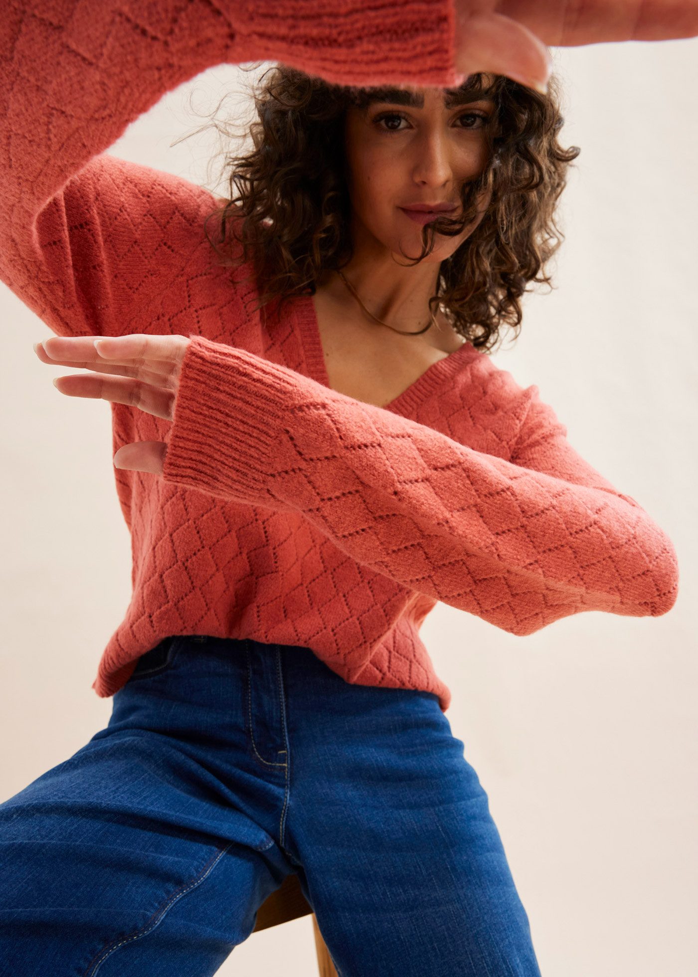 bonprix Ajourpullover bequeme Passform, mit tollem Ajour-Lochmuster, tiefer V-Ausschnitt