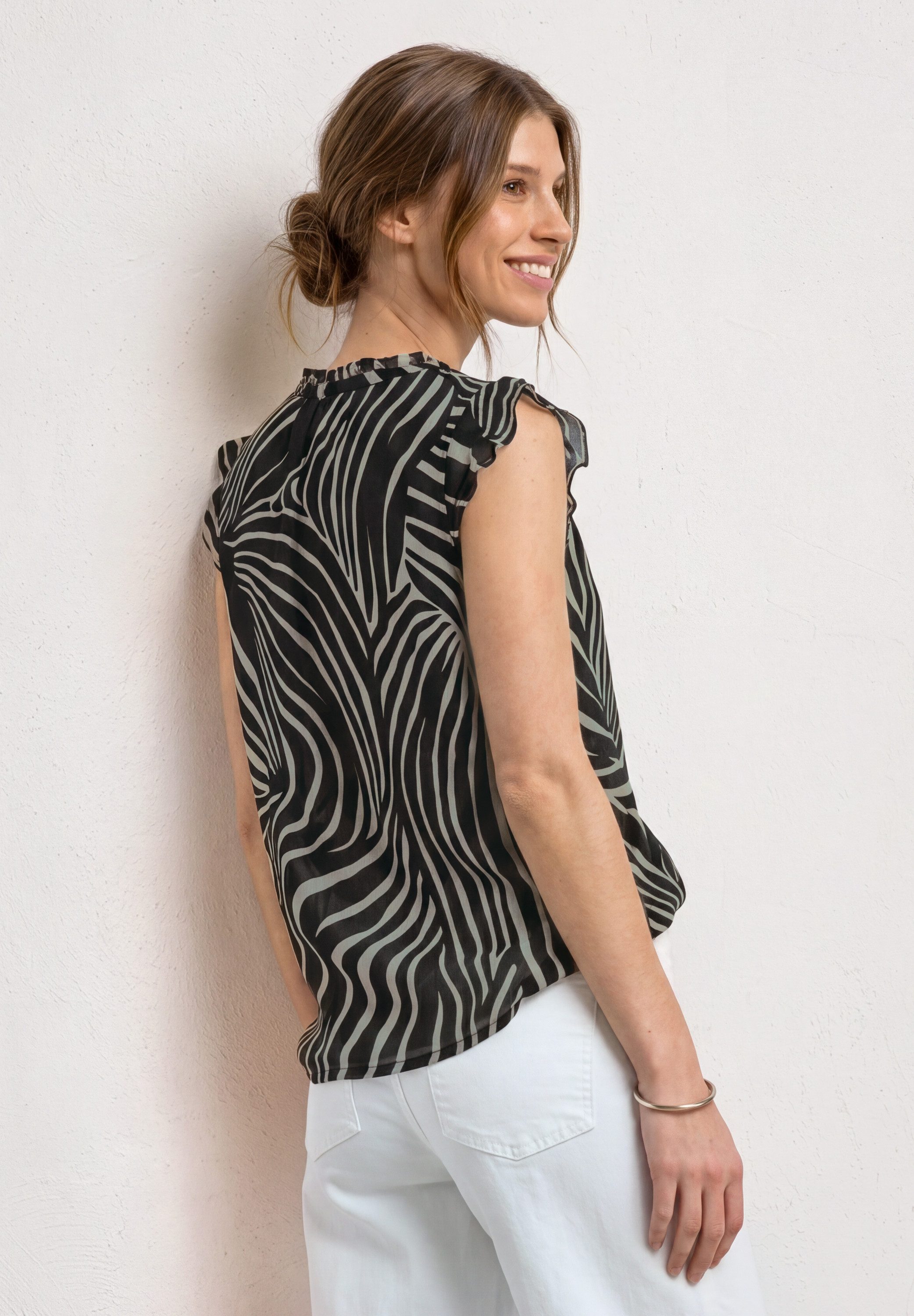 STREET ONE Blusentop weich fallende Chiffon-Qualität, ärmellos mit Rüschen, V-Ausschnitt