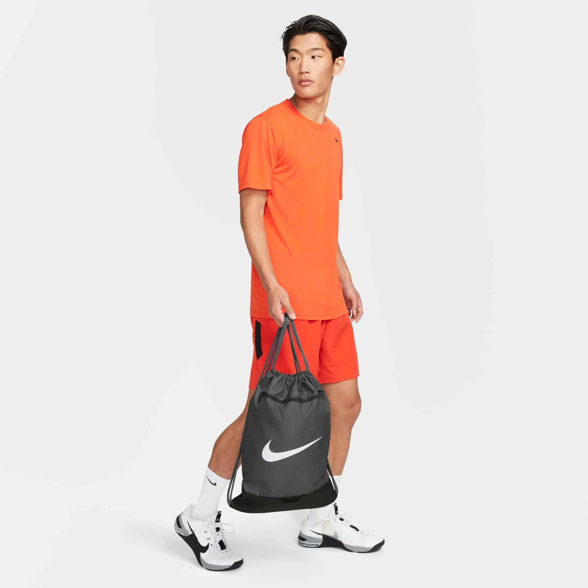 Nike Sporttasche NK BRSLA DRAWSTRNG - 9.5 (18L), mit Kordelzug-Schulterträger, 18 Liter Volumen