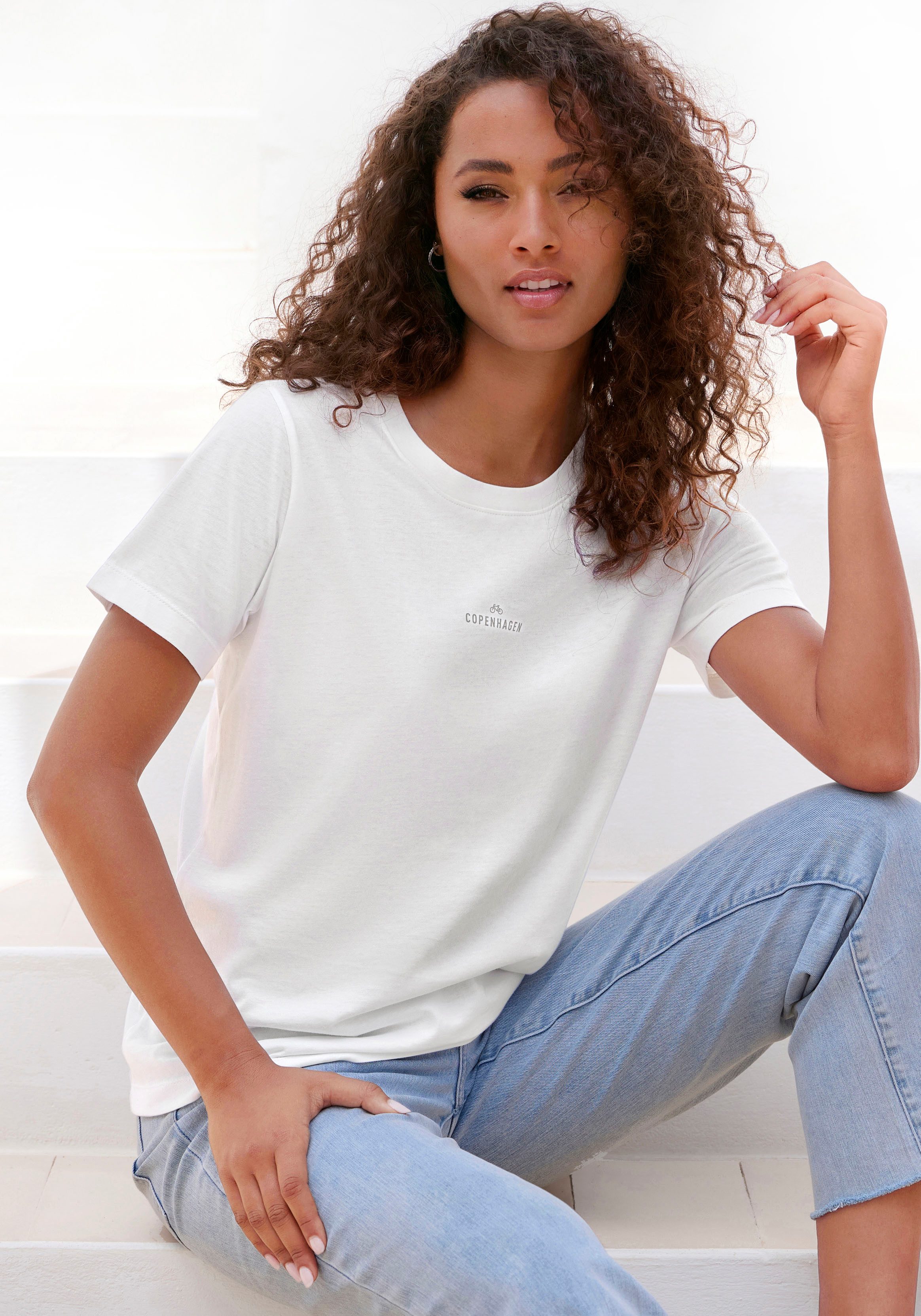 Copenhagen Studios T-Shirt mit dezentem Logoprint vorn aus softer Jersey-Qualität mit Bio-Baumwolle