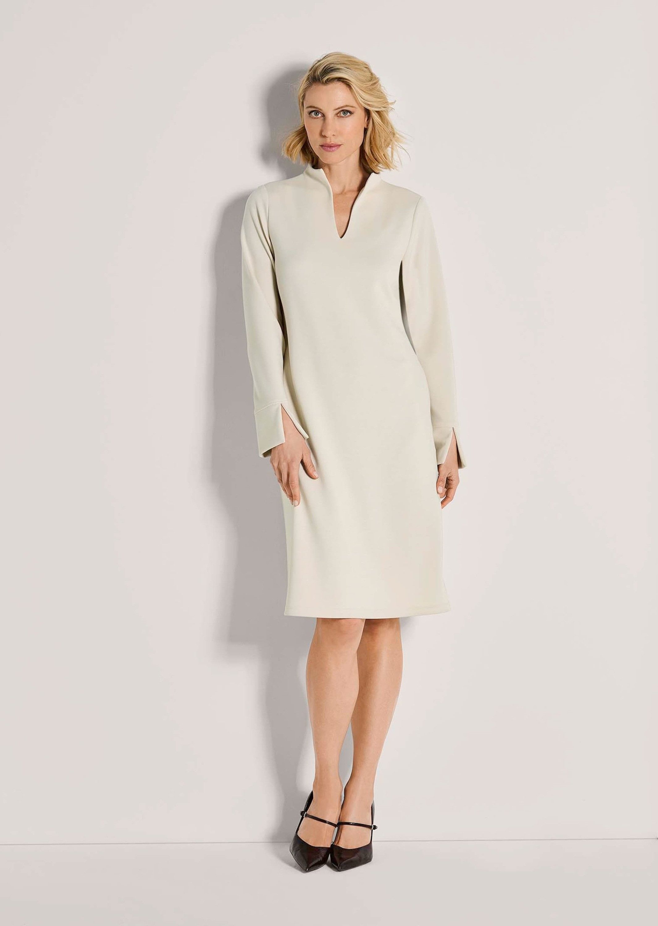 MADELEINE Jerseykleid Elegantes Kleid mit Kelchkragen Moderner Schnitt mit V-Ausschnitt und langen Ärmeln