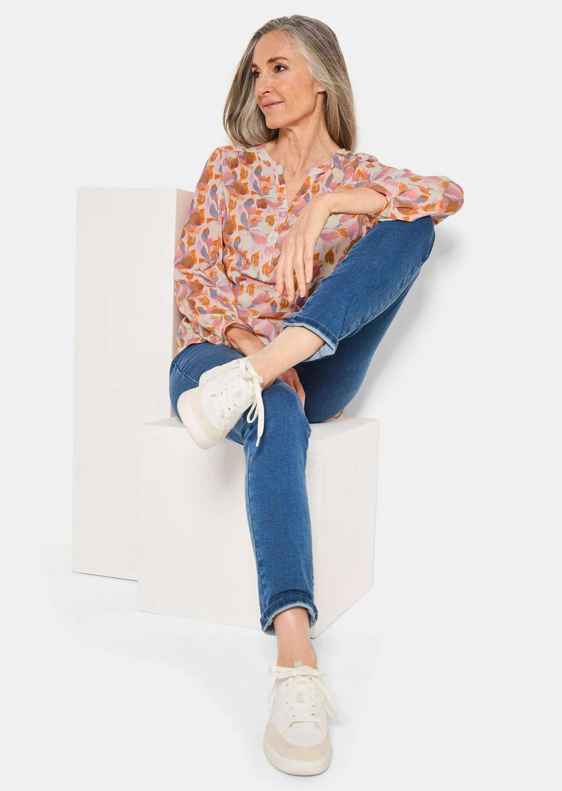 GOLDNER Schlupfbluse Florale Druckbluse mit V-Ausschnitt Viskosebluse mit Seitenschlitzen und Langarm