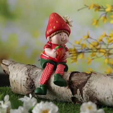 MARELIDA Gartenfigur Kantenhocker Erdbeerjunge Fritz mit Erdbeere Dekofigur Garten H: 19cm