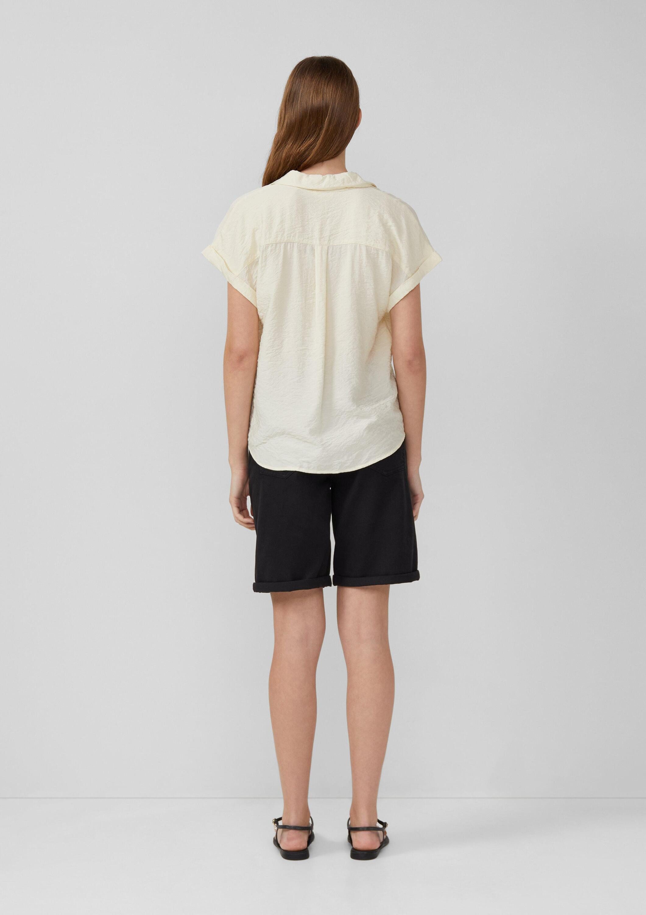 s.Oliver Kurzarmbluse Bluse Bluse aus strukturiertem Viskosemix mit aufgesetzter Tasche