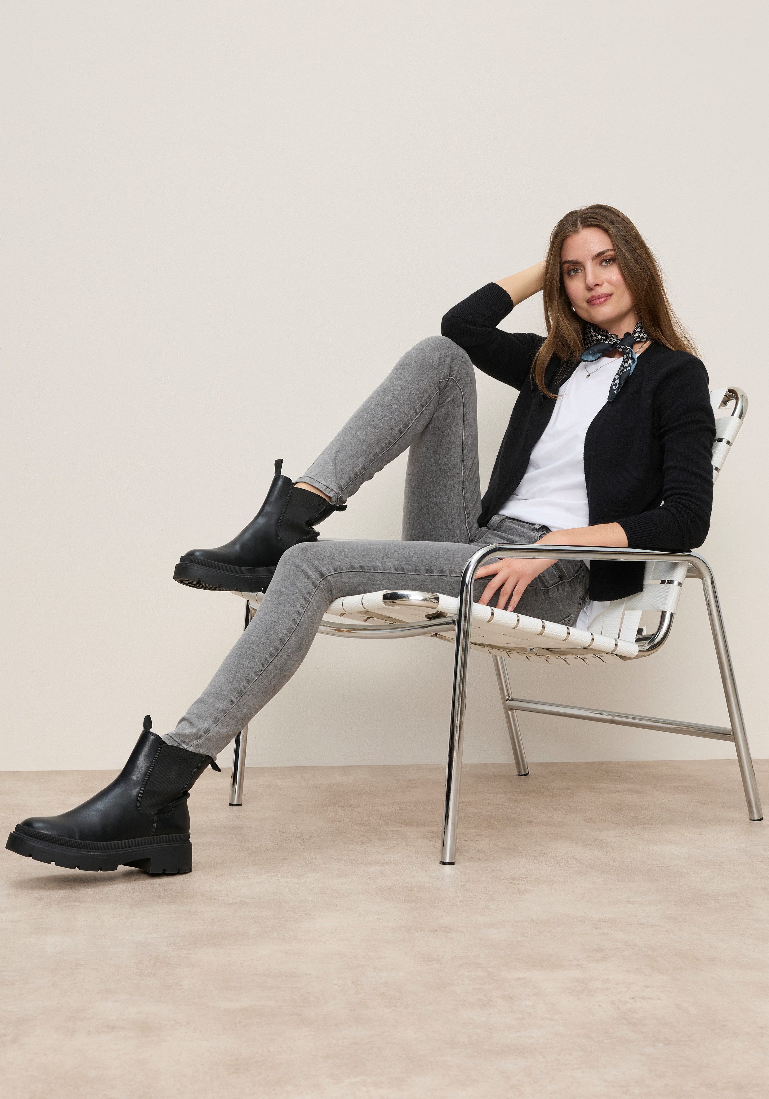 Zum Outfit 9