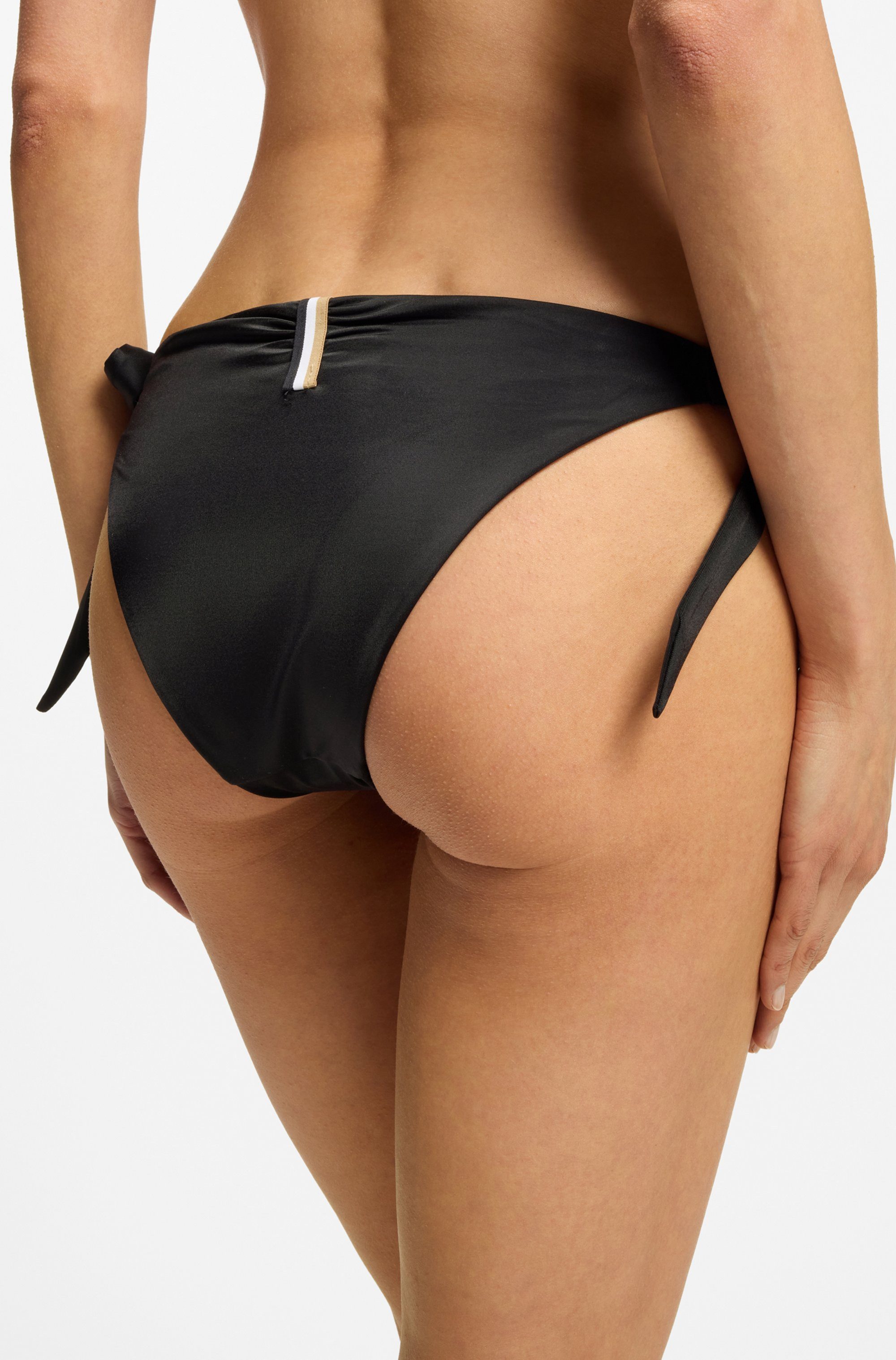 BOSS Bikini-Hose BOSS CODES mit Logo-Besatz und seitlicher Schnürung