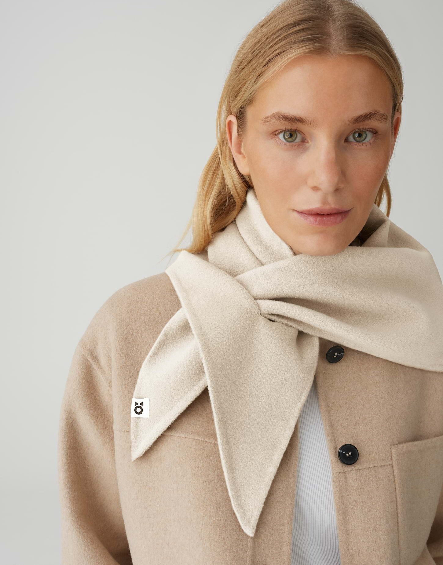 OPUS Wollschal AVICCA aus reiner Wolle, Dreieckig, gekämmte Oberfläche, weicher Griff, wärmend