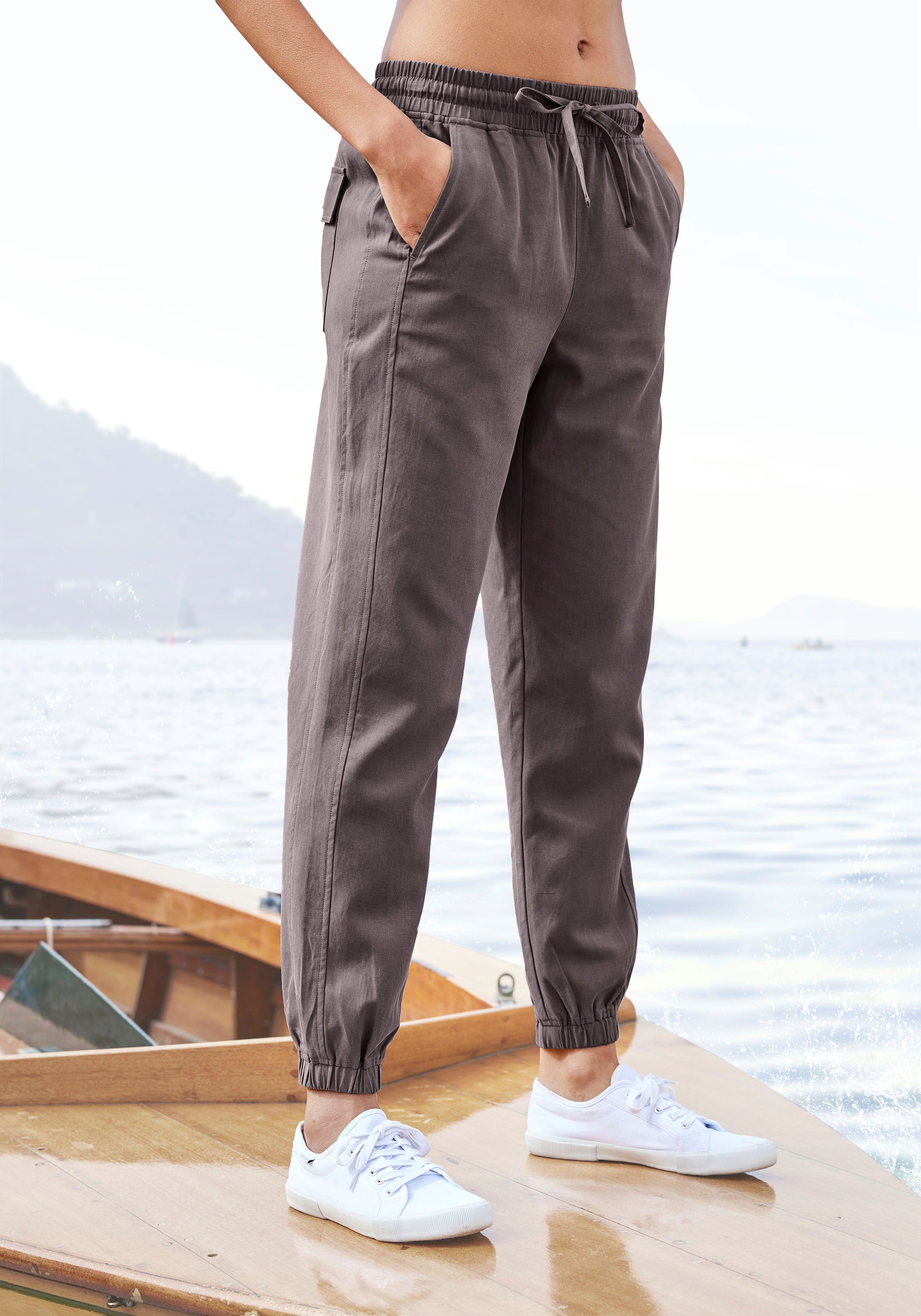 LASCANA Schlupfhose aus sommerlicher Webware in lockerer Passform aus Webware, leichte Stoffhose mit Taschen, Sommerhose