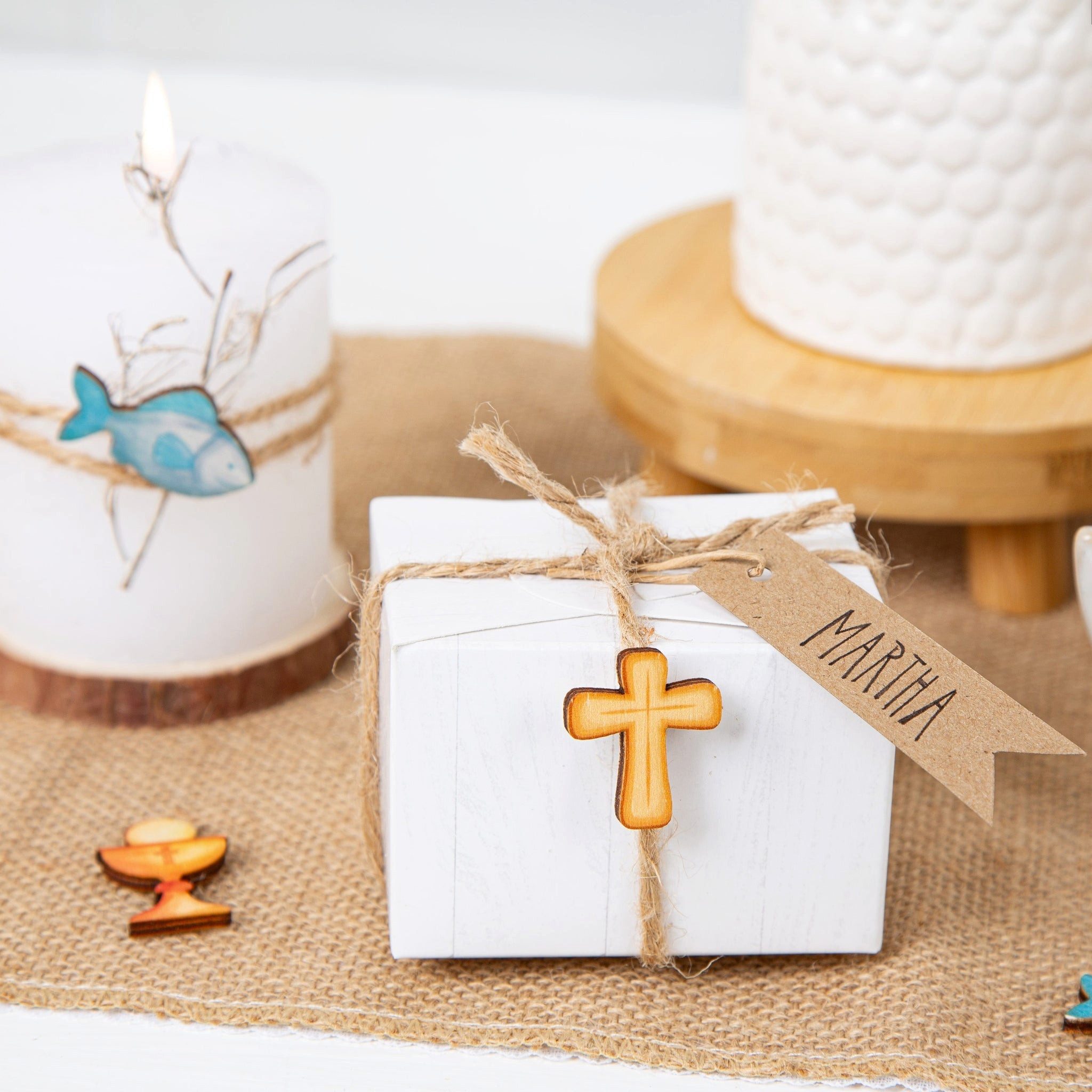 Logbuch-Verlag Dekofigur Streudeko Set 18 christliche Symbole Tischdeko aus Holz Kreuz Taube