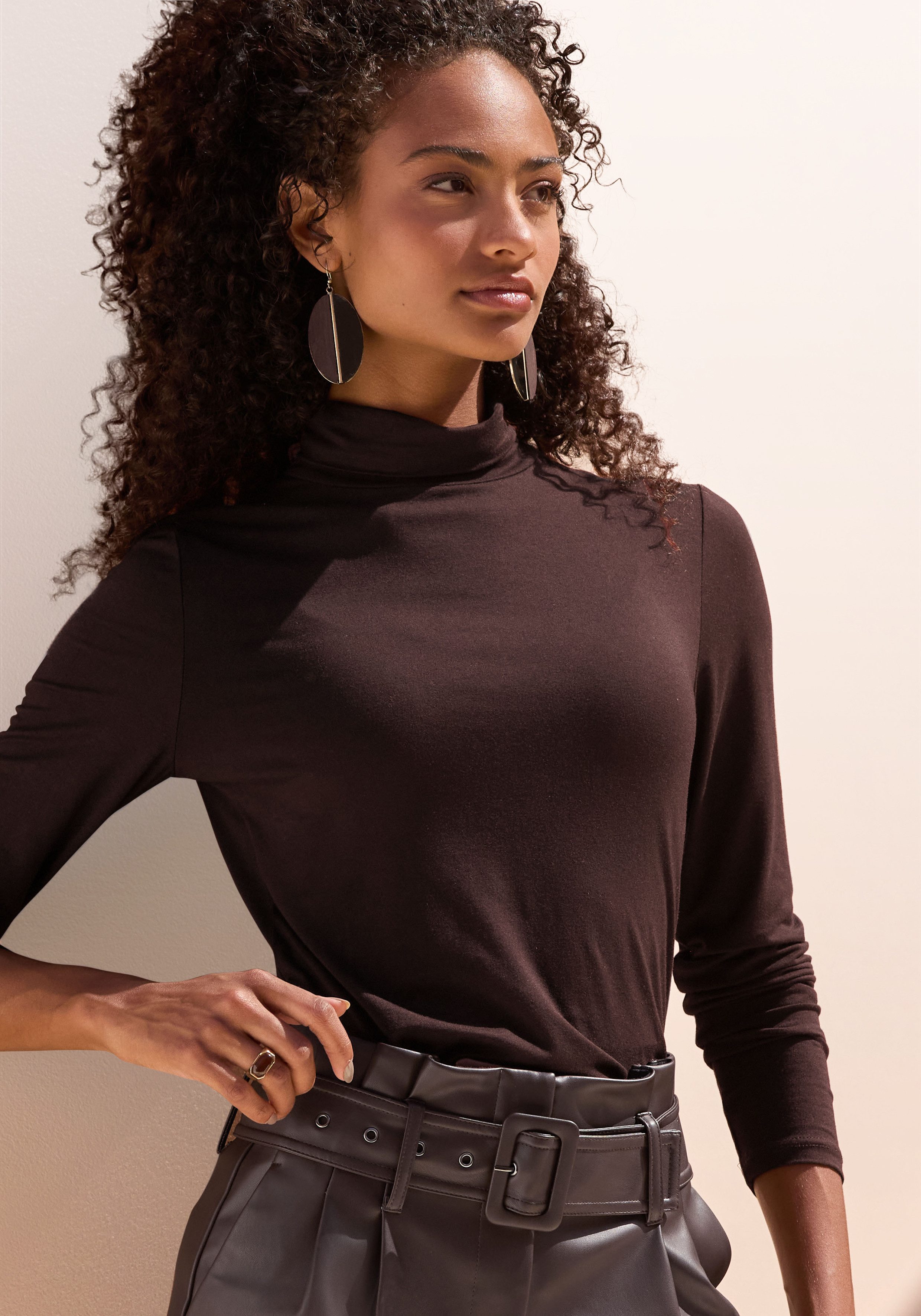 LASCANA Rollkragenshirt aus softer Jerseyqualität, modisches Basic. € 29,99