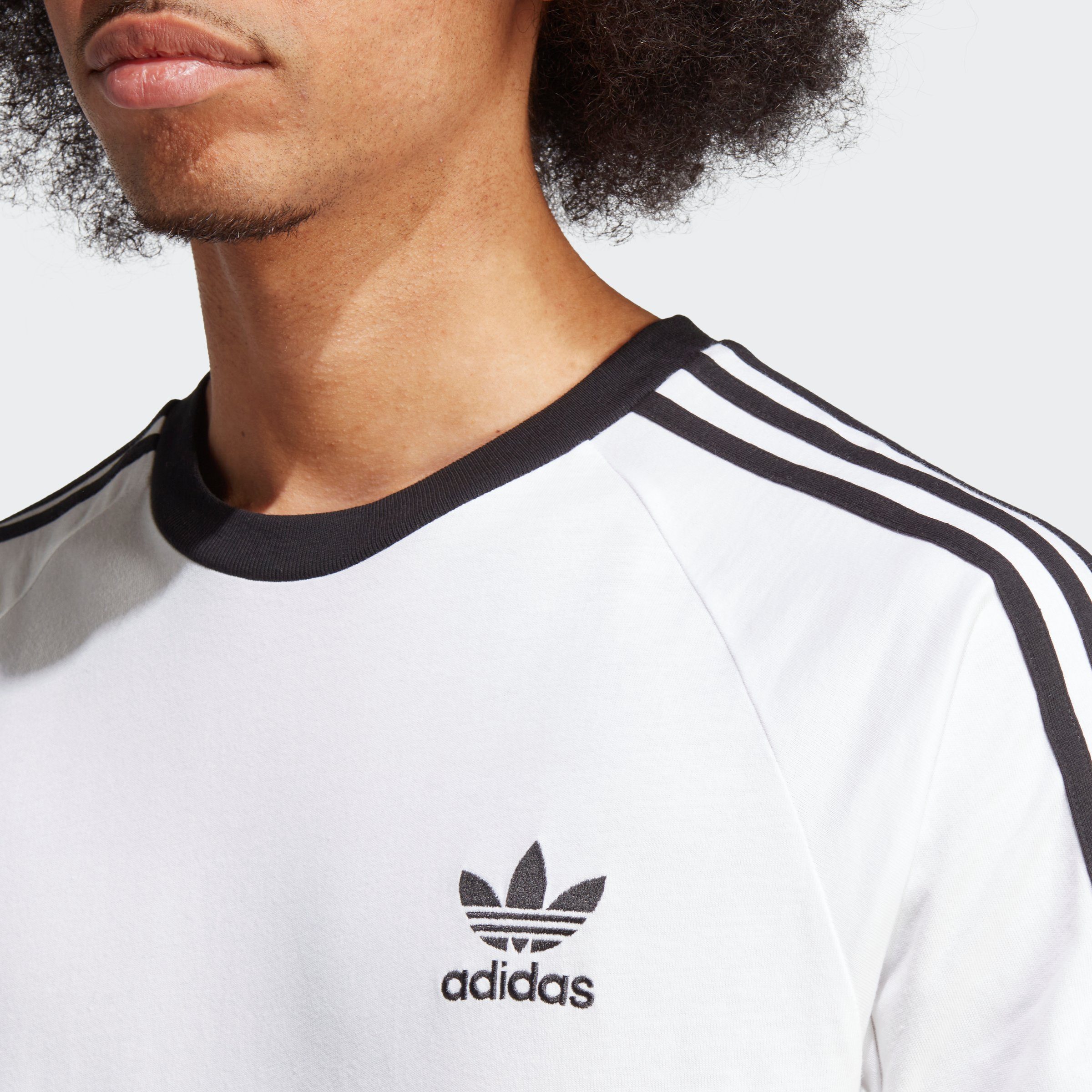 adidas Originals T-Shirt 3-STRIPES TEE schmale Passform, Kurzarm, mit kontrastierendem Saum, aus Baumwolle