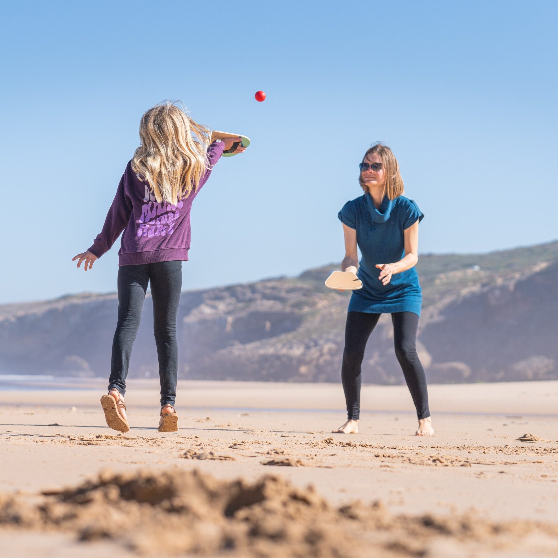 BS Toys Beachballschläger Paddle Ball Schläger Set, Outdoor-Ballspiel mit Holz-Paddles, (3-tlg), Gartenspiel, Strandspiel / Ideal für Kleinkinder und die ganze Familie