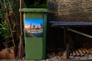 MuchoWow Wandsticker Brisbane nach einem farbenprächtigen Sonnenuntergang in Australien (1 St), Mülleimer-aufkleber, Mülltonne, Sticker, Container, Abfalbehälter