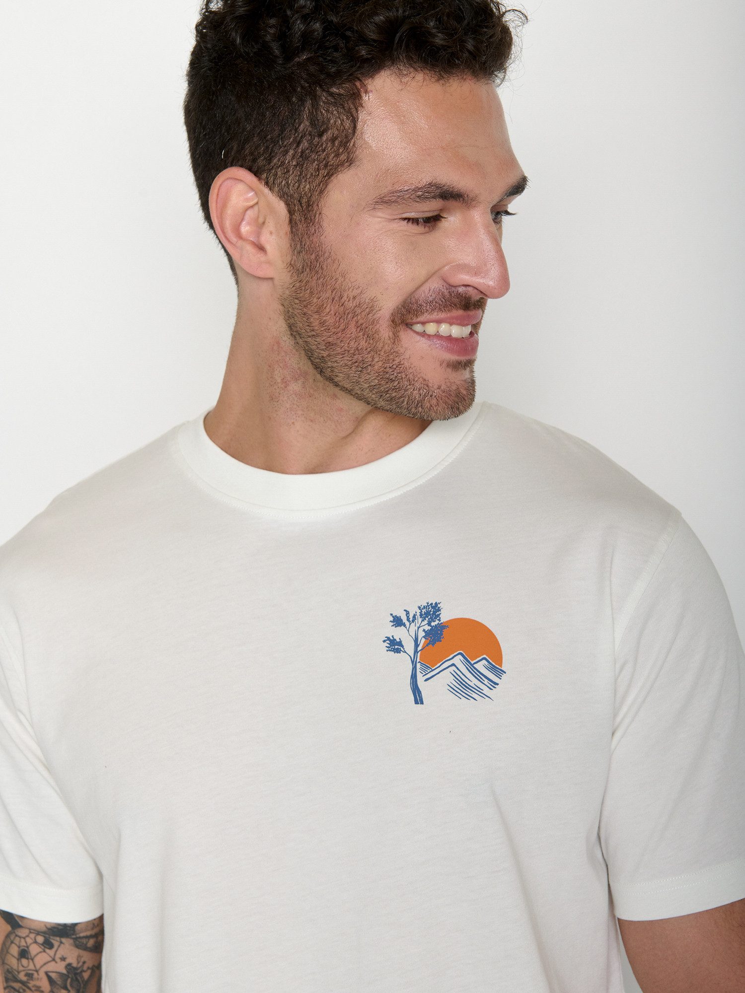 GreenBomb T-Shirt Fusion Embrace Nature (1-tlg., 1) Fusion Fit, weiter und länger geschnitten, Bio-Baumwolle