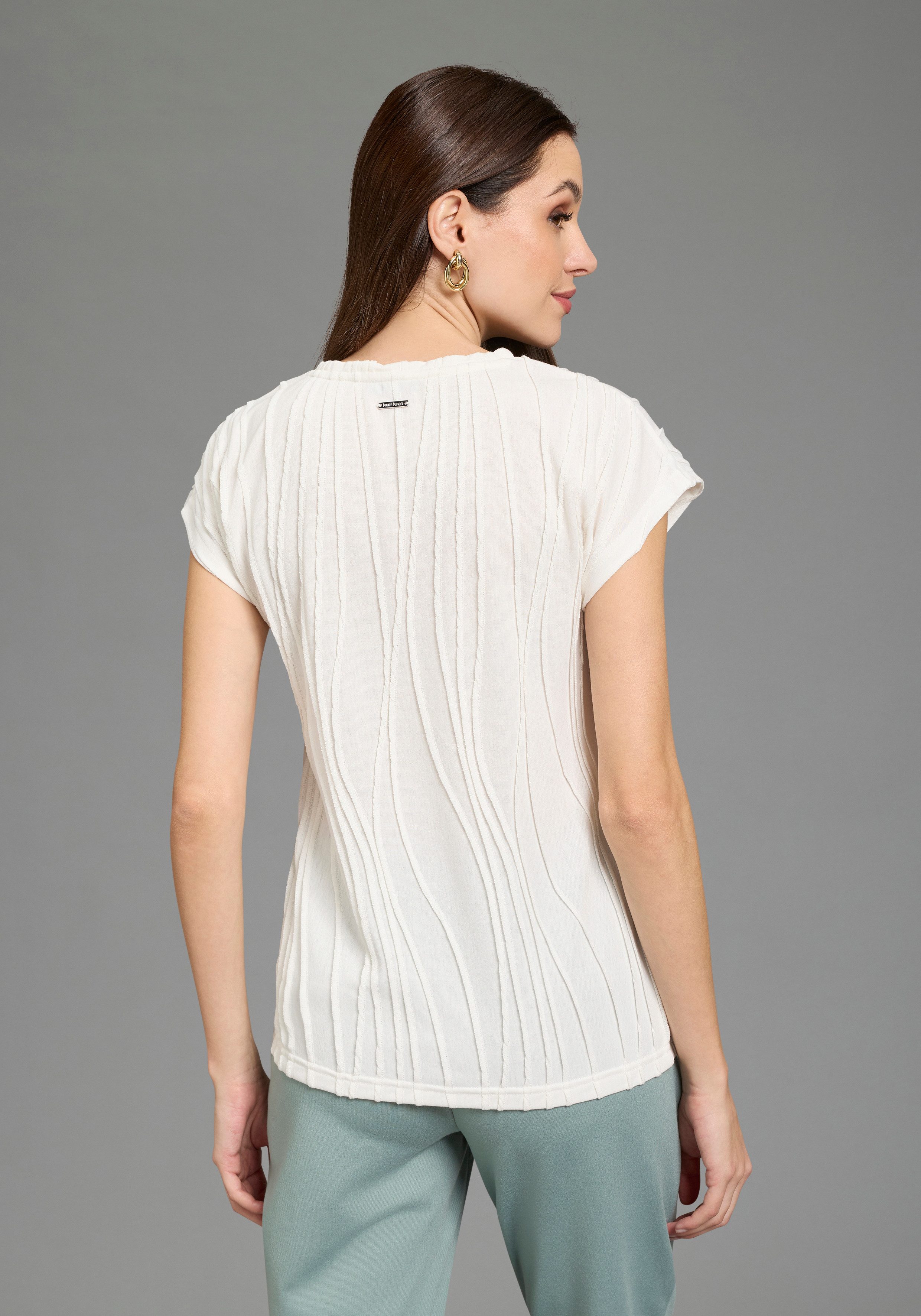 Bruno Banani V-Shirt mit V-Ausschnitt und Strukturmuster. € 34,99, (€ 34,99 pro 1 Stk).