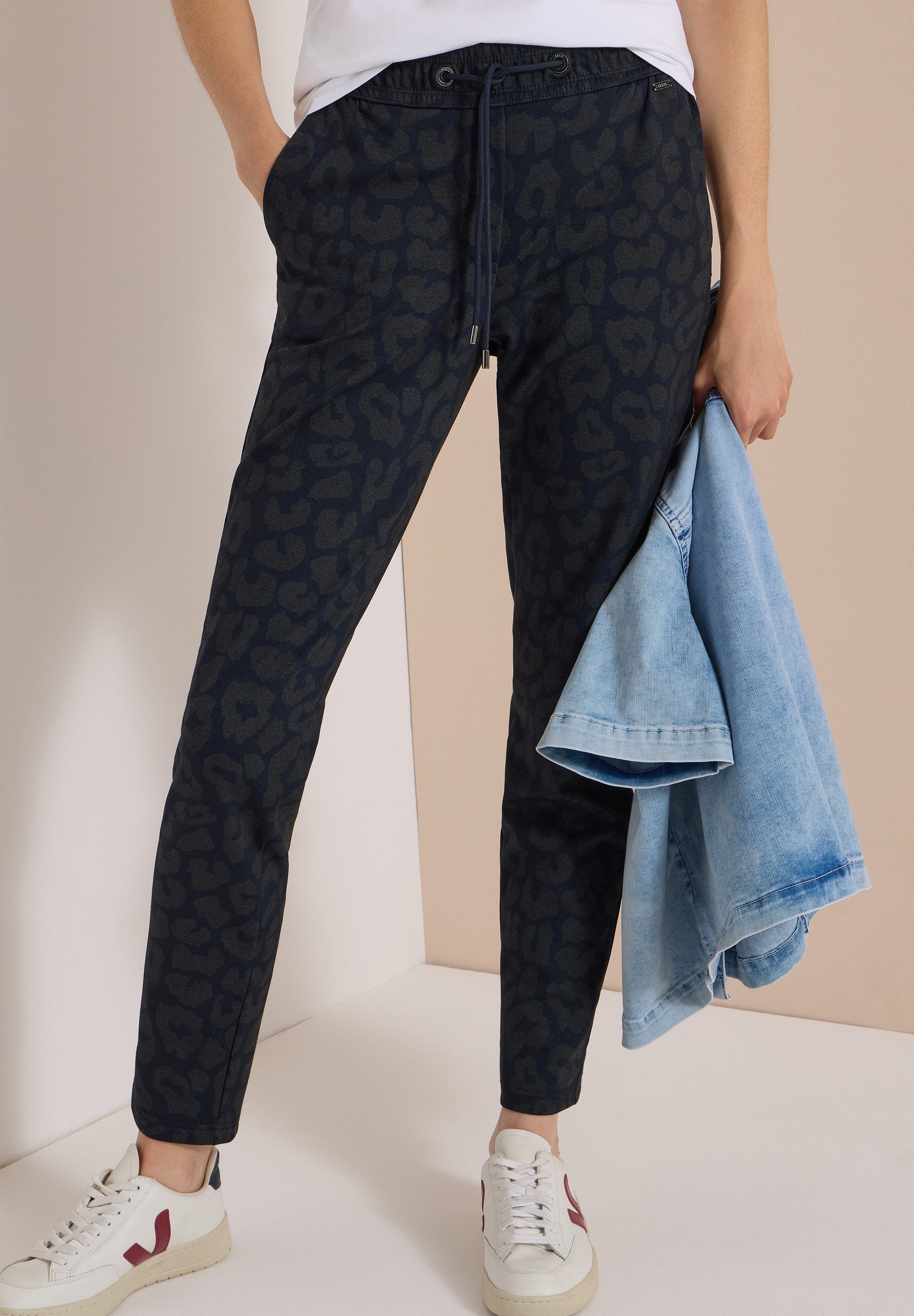 CECIL Stoffhose Style Tracey mit Animla-Print und elastischem Bund mit Tunnelzug – Bild 2 von 5
