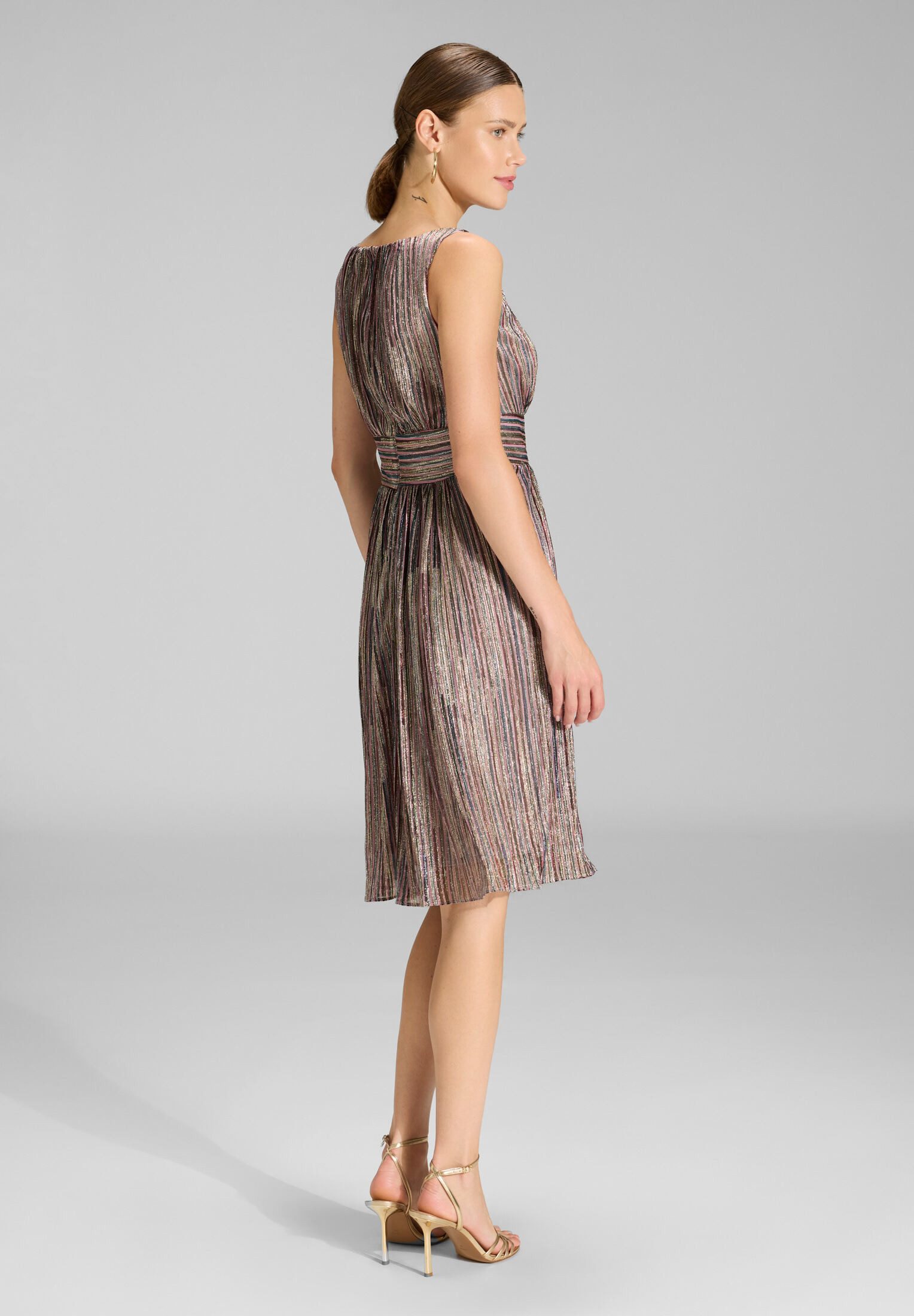 SWING Cocktailkleid - Cocktailkleid aus Plissee Taillierter Schnitt mit ausgestelltem Rockteil
