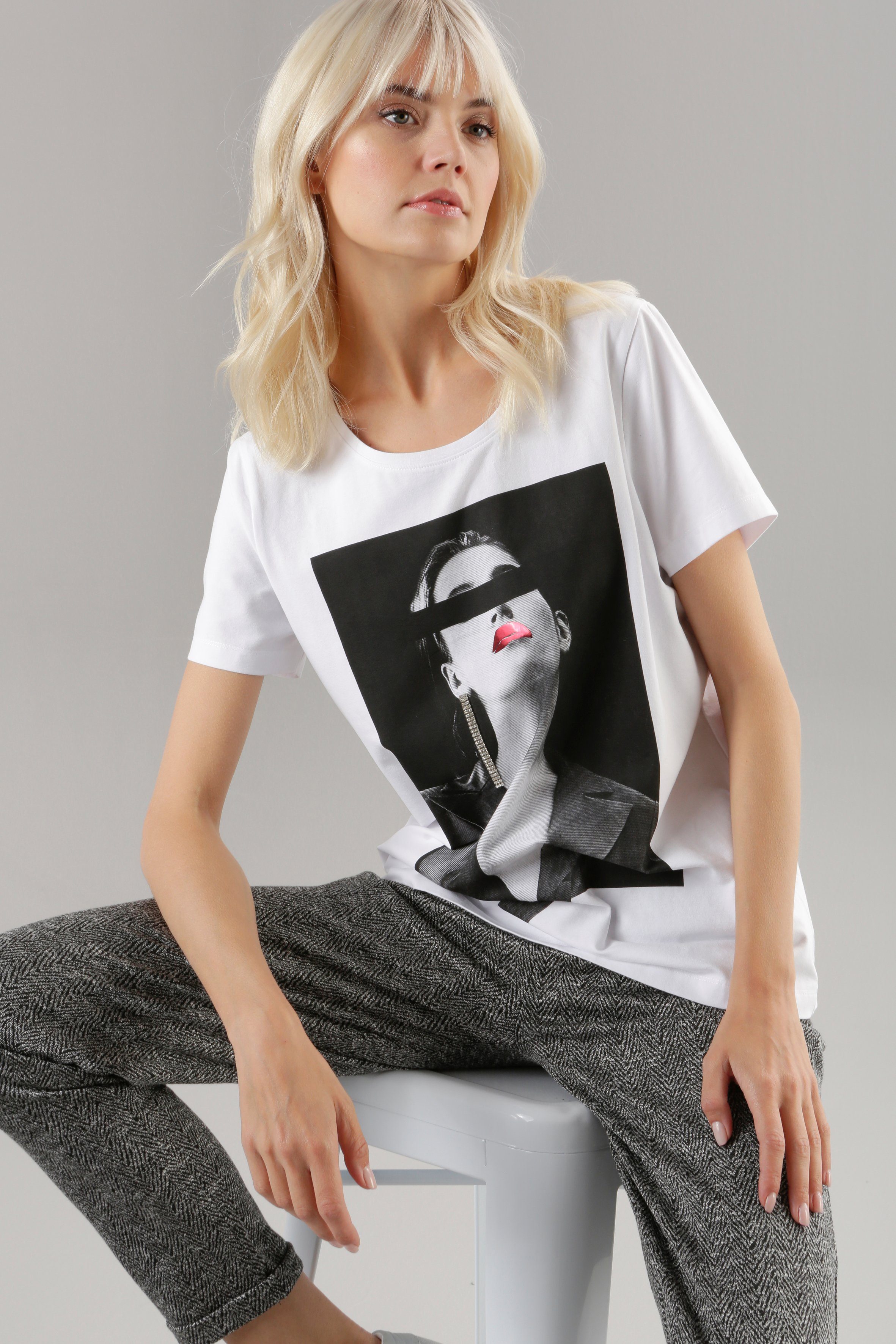 Aniston SELECTED mit Strasssteinen T-Shirt verziert