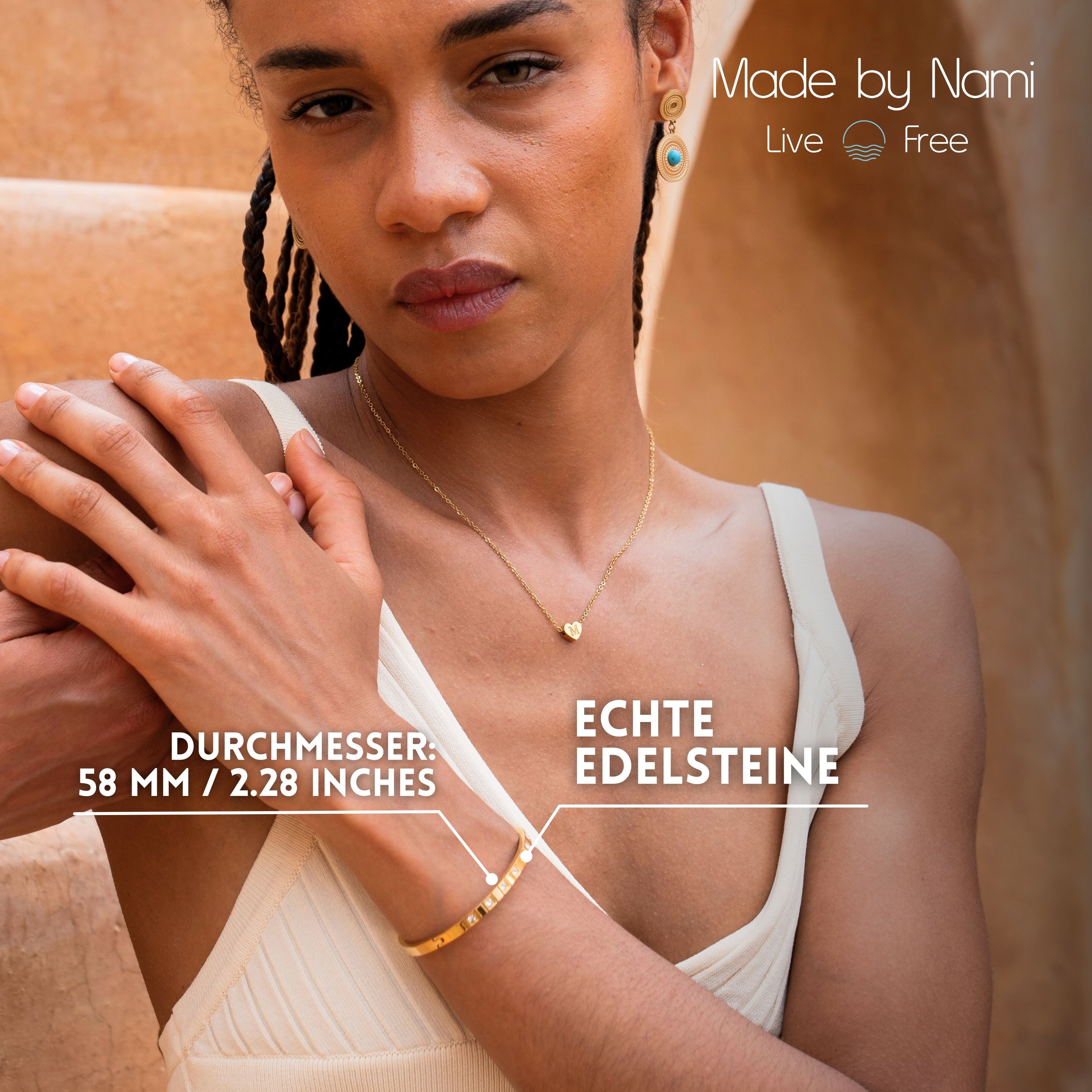 Made by Nami Armreif Gold mit eingraviertem Evil Eye und Edelsteinen - 5.8 cm Gold, Chirurg. Edelstahl Armreif mit Nazar Boncuk Wasserfester Schmuck