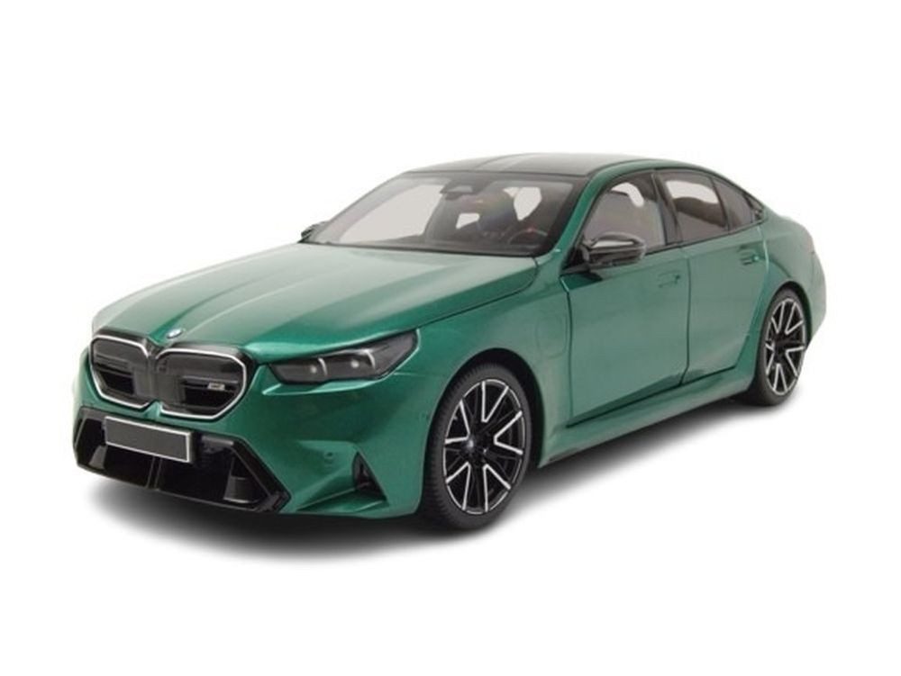 Minichamps Modellauto BMW M5 2024 grün metallic, Maßstab 1:18