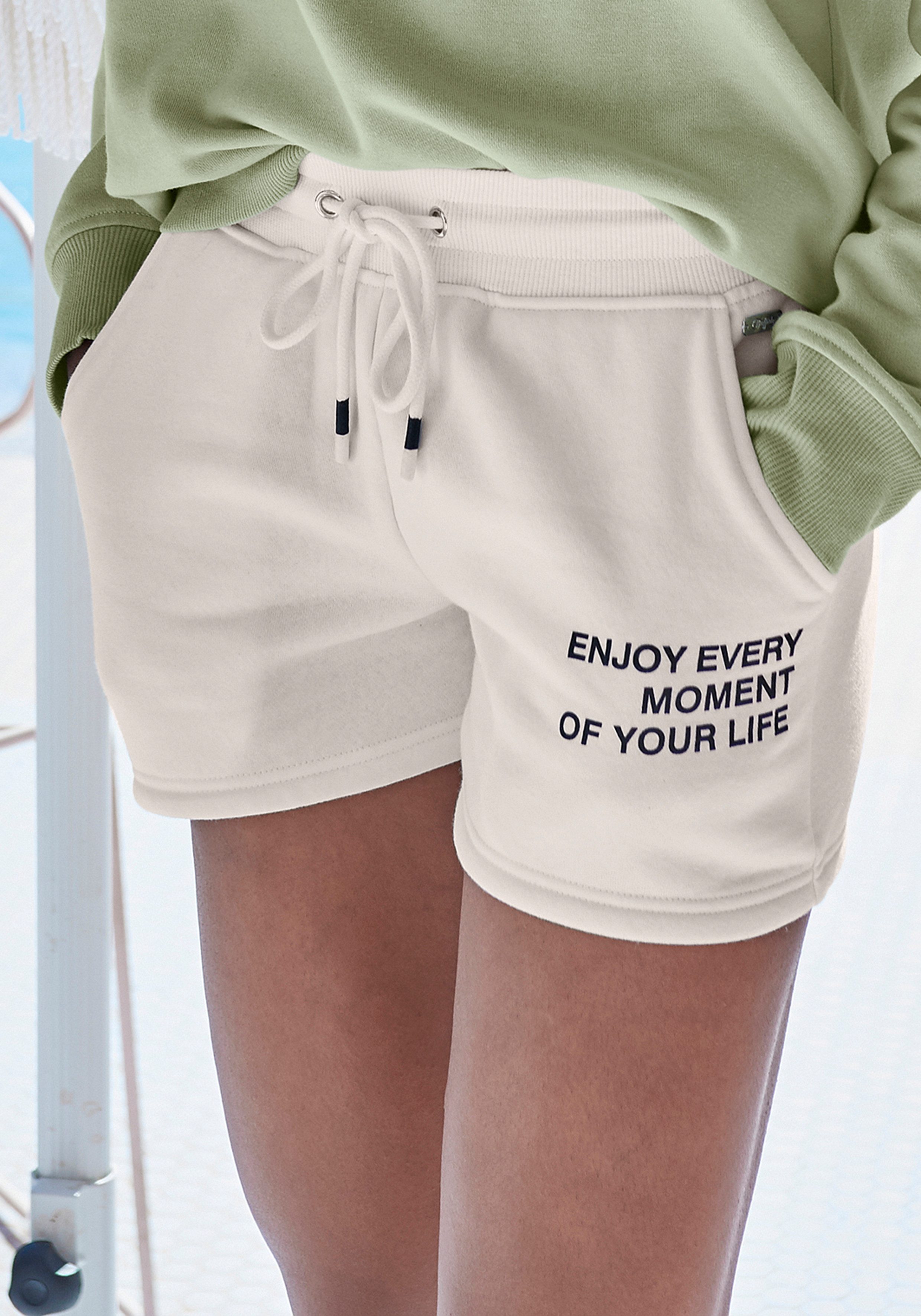 Buffalo Relaxshorts - Sweatshorts - Loungeshorts mit Statement Druck, Home- und Loungewear