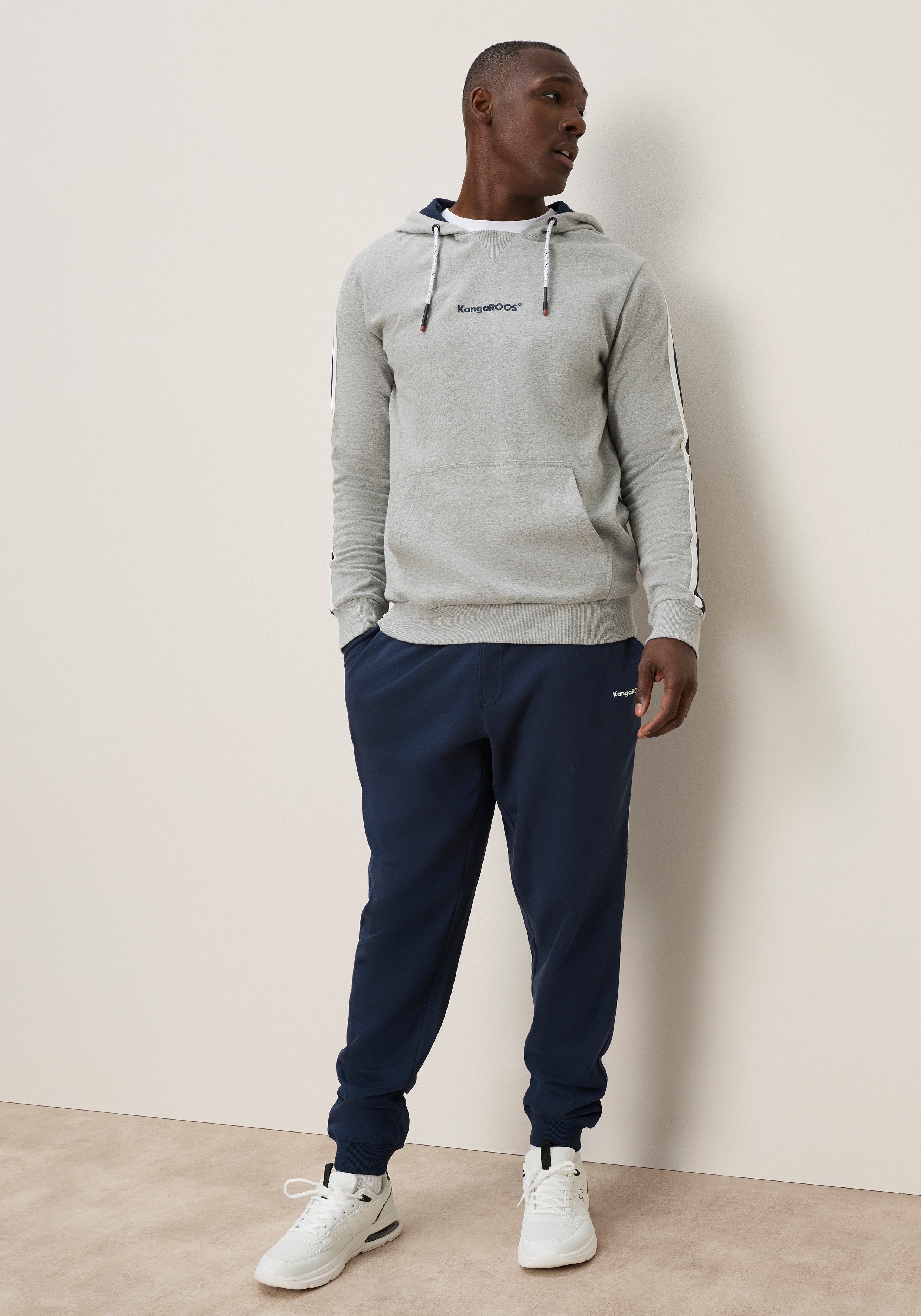 KangaROOS Jogginganzug, mit Kapuze, aus Baumwolle und Polyester