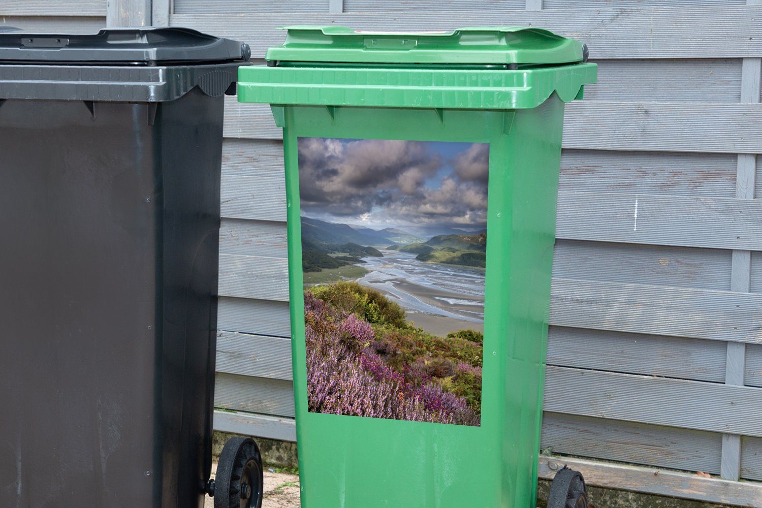 MuchoWow Wandsticker Wunderschöne Himmel einzigartiger Snowdonia Mülltonne, ein Container, Blumen und Sticker, Mülleimer-aufkleber, Abfalbehälter St), (1 in