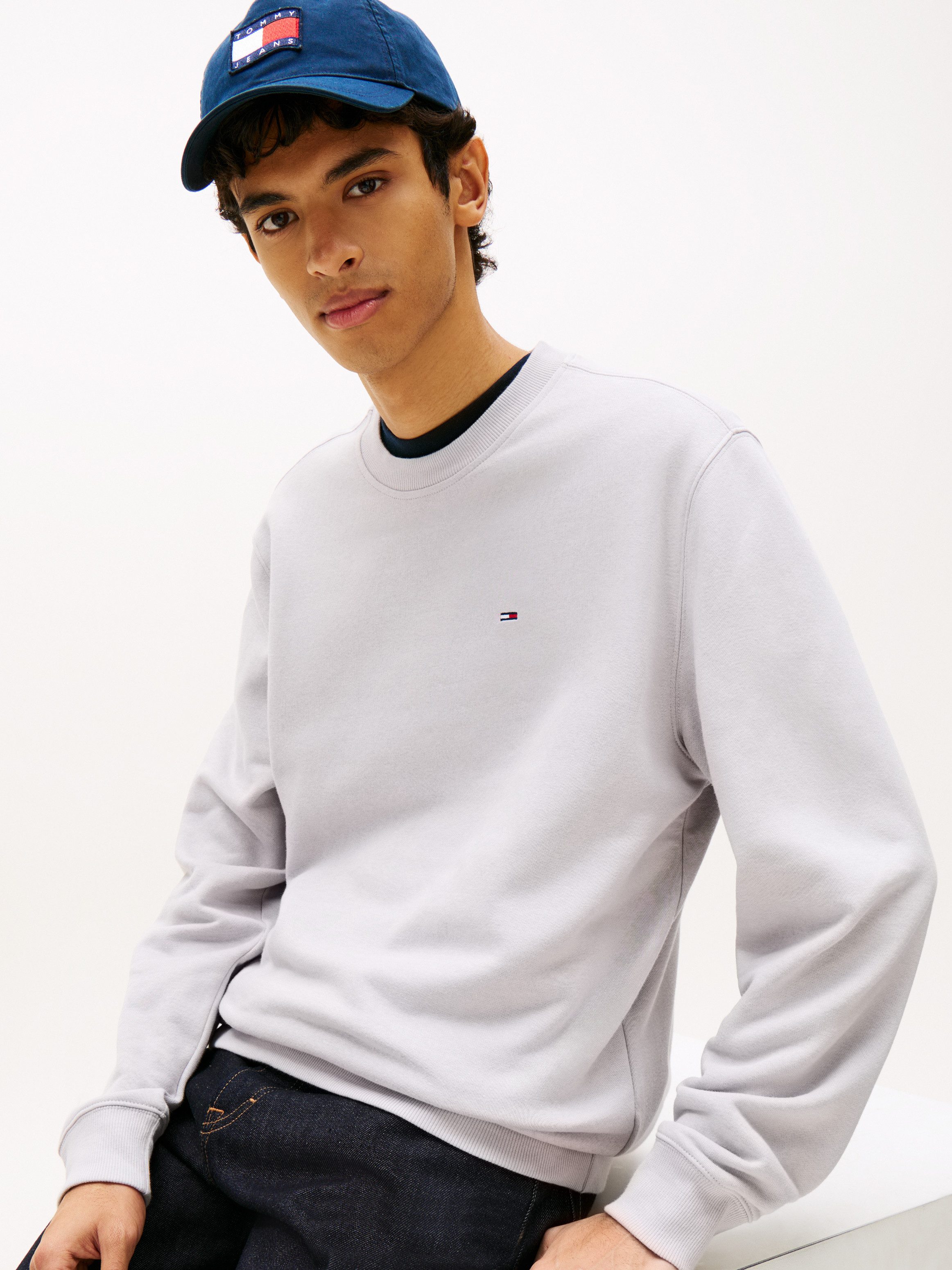 Tommy Jeans Sweatshirt TJM REGULAR FLAG CREW NECK Mit besticktem Markenlogo auf Brusthöhe