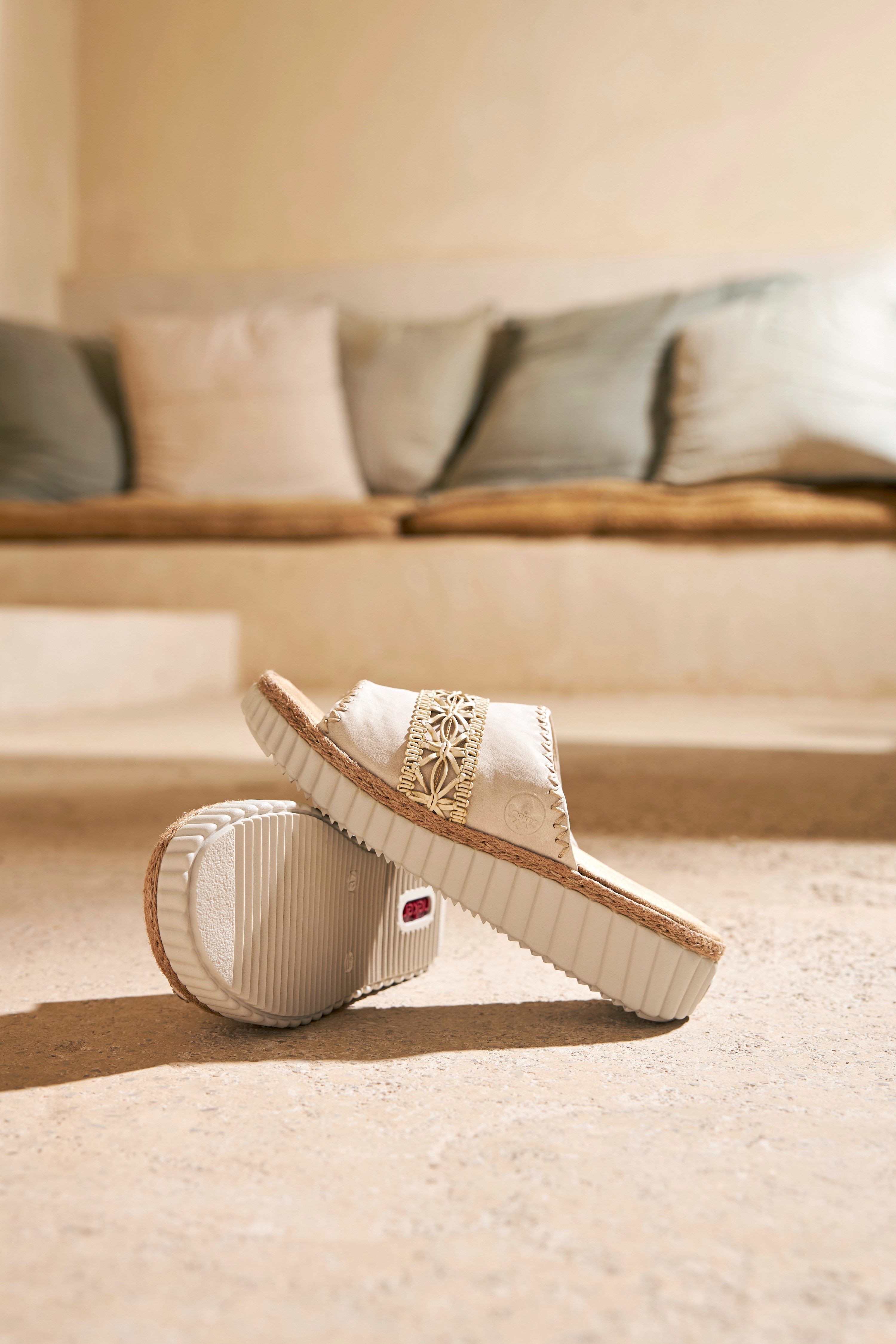 Rieker Pantolette Sommerschuh, Strandschuh, Urlaubschuh, Hausschuh mit softer Innensohle