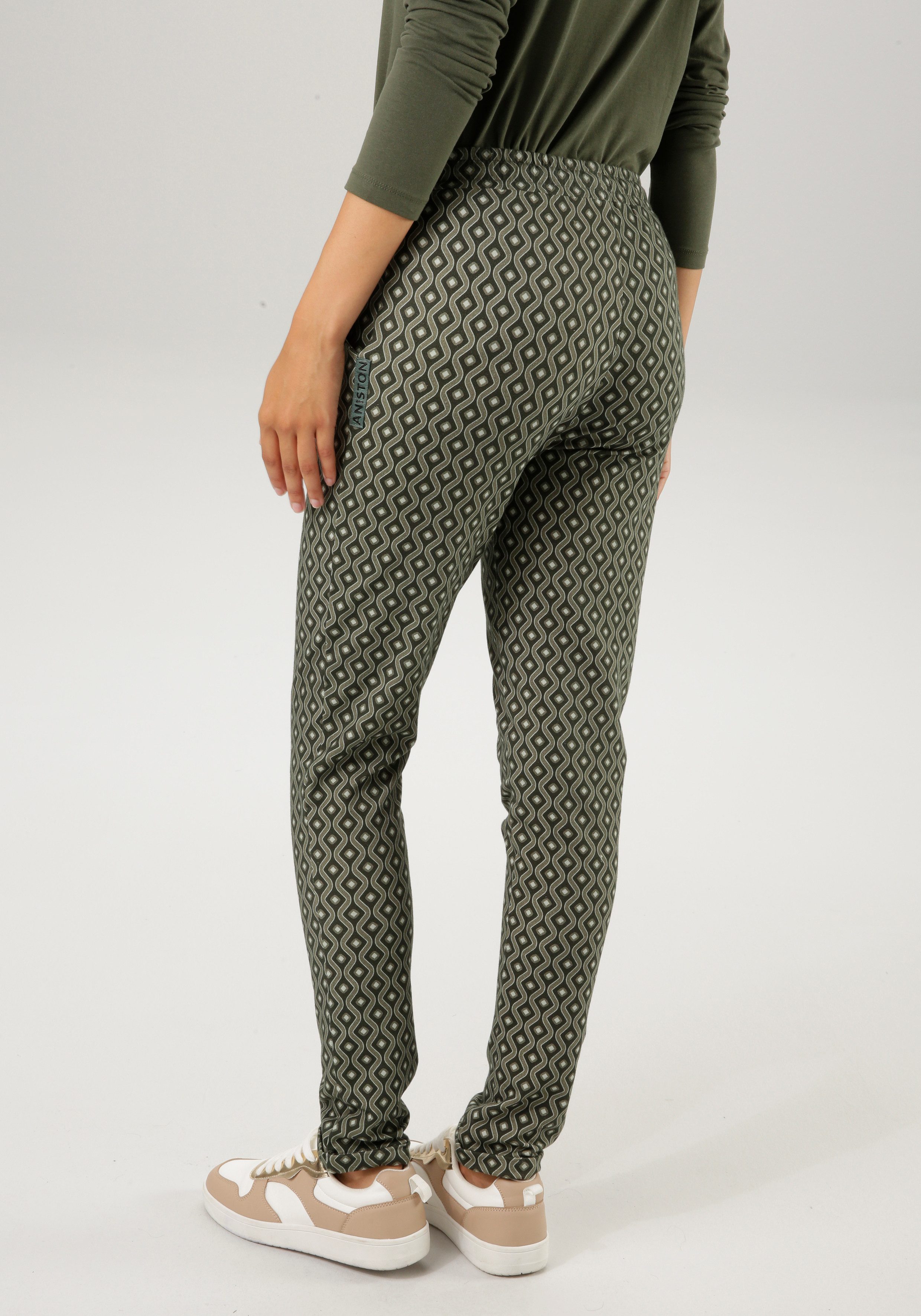Aniston CASUAL Schlupfhose mit interessantem, grafischen günstig online kaufen