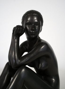 Bronzeskulpturen Skulptur Bronzefigur sitzender Frauenakt