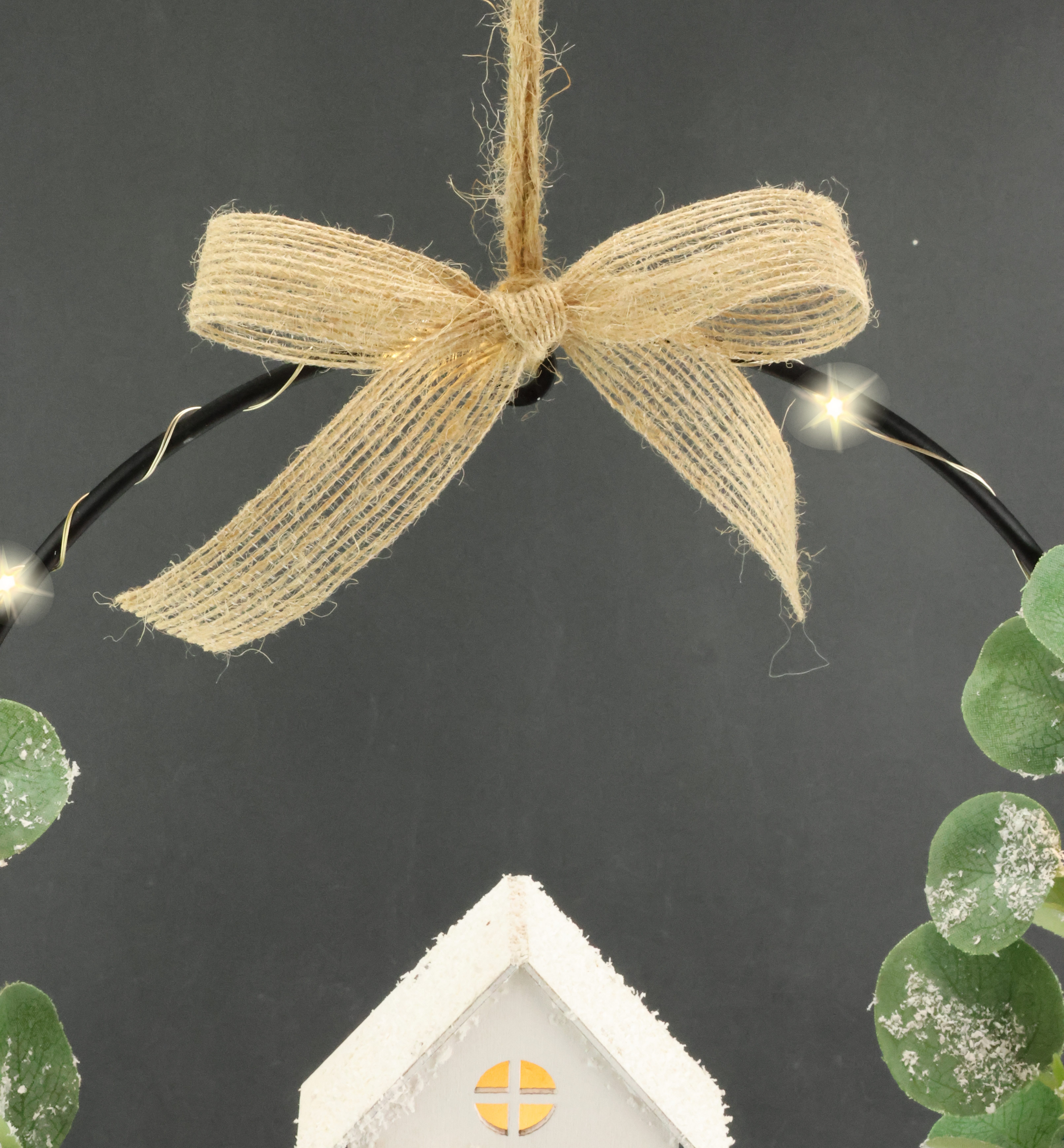 Kunstkranz LED-Kranz Eukalyptus aus Metall, I.GE.A., Höhe 22 cm, Mit Lichterkette Eukalyptus Haus Schleife – Bild 5 von 5