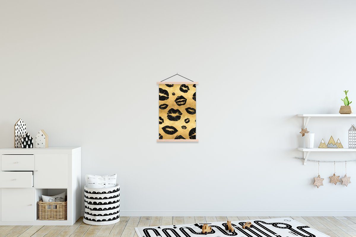 MuchoWow Poster Muster - Kuss - Gold - Schwarz, (1 St), Posterleiste, Textilposter für Wohnzimmer, Bilderleiste, Magnetisch