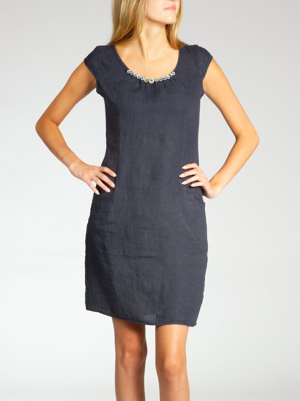 Caspar Sommerkleid SKL018 knielanges Damen Sommer Leinenkleid mit Perlmutt Knöpfe Dekor figurumspielender Schnitt, luftig leicht, angenehm kühlend