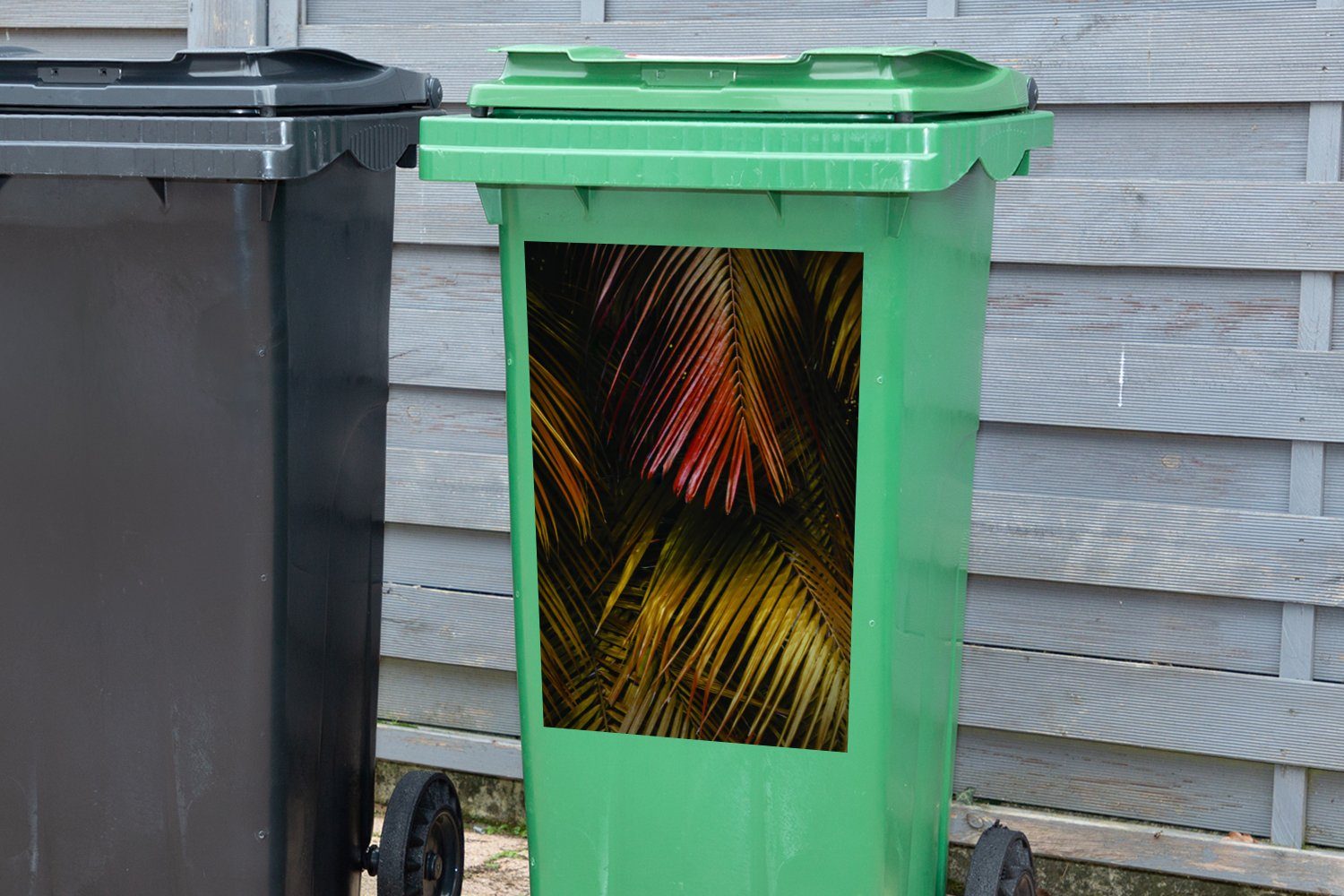 Container, Wandsticker Sticker, Abfalbehälter Rot MuchoWow St), - Gold Palmenblatt - Mülltonne, Mülleimer-aufkleber, (1 Dschungel -