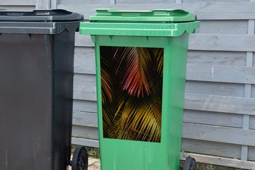 MuchoWow Wandsticker Dschungel - Rot - Gold - Palmenblatt (1 St), Mülleimer-aufkleber, Mülltonne, Sticker, Container, Abfalbehälter