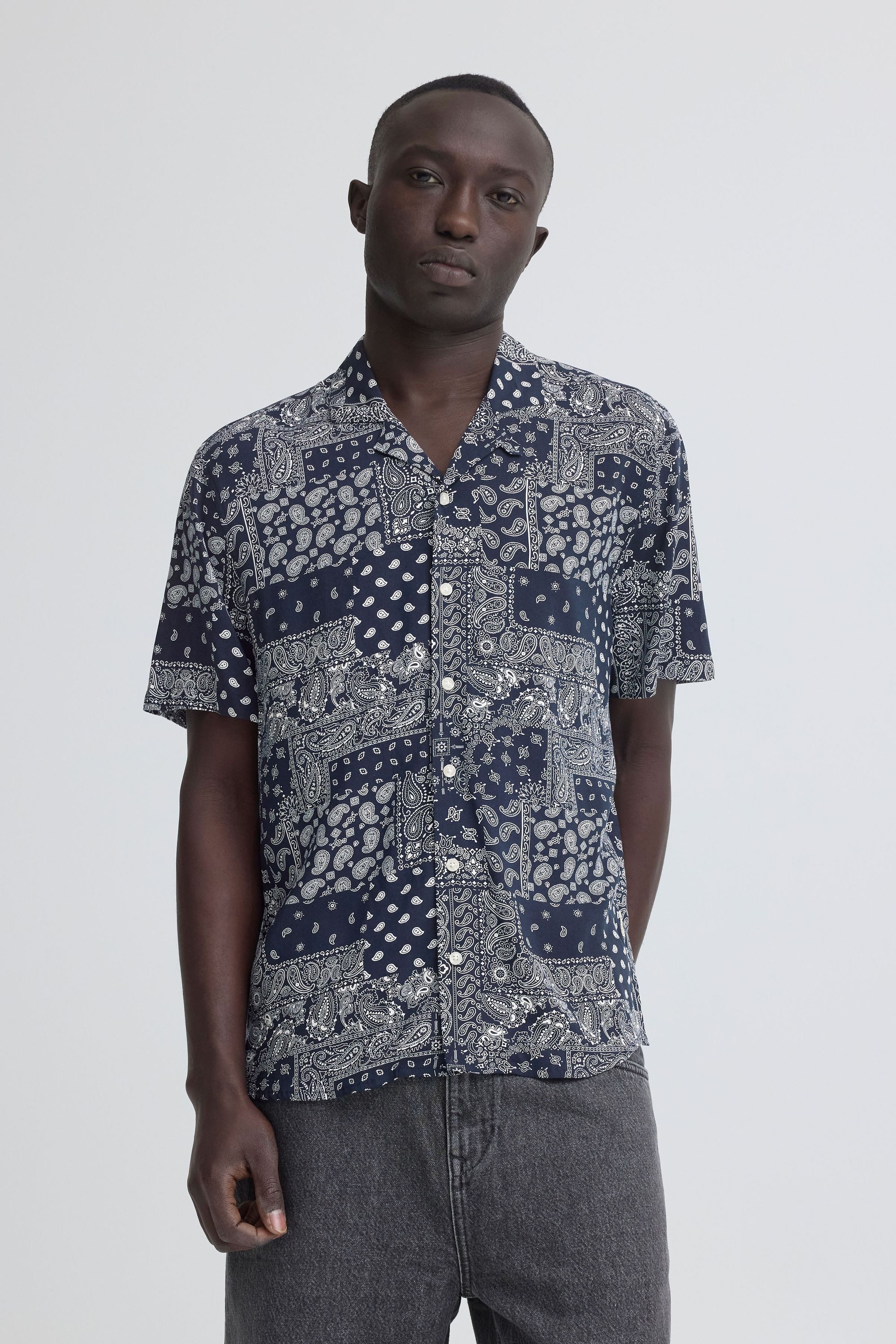 Blend Kurzarmhemd BHAslak Luftiges Hemd mit All-Over-Print