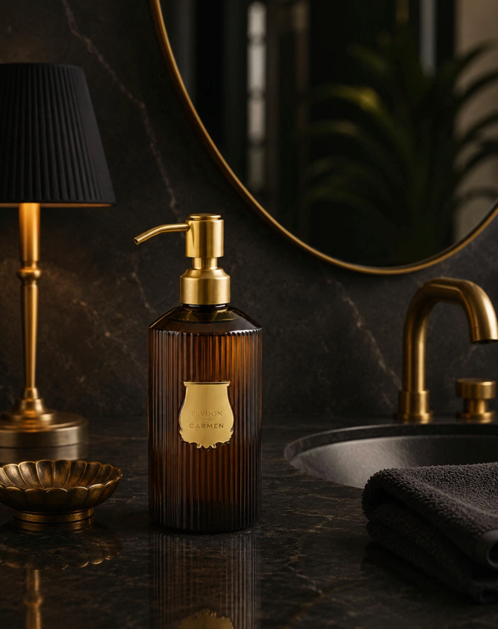 Cire Trudon Handseife Carmen Nachfüllbar Glas Pumpspender Parfümiert 350ml, Nachfüllbarer Pumpspender mit Geriffelter Luxus flakon