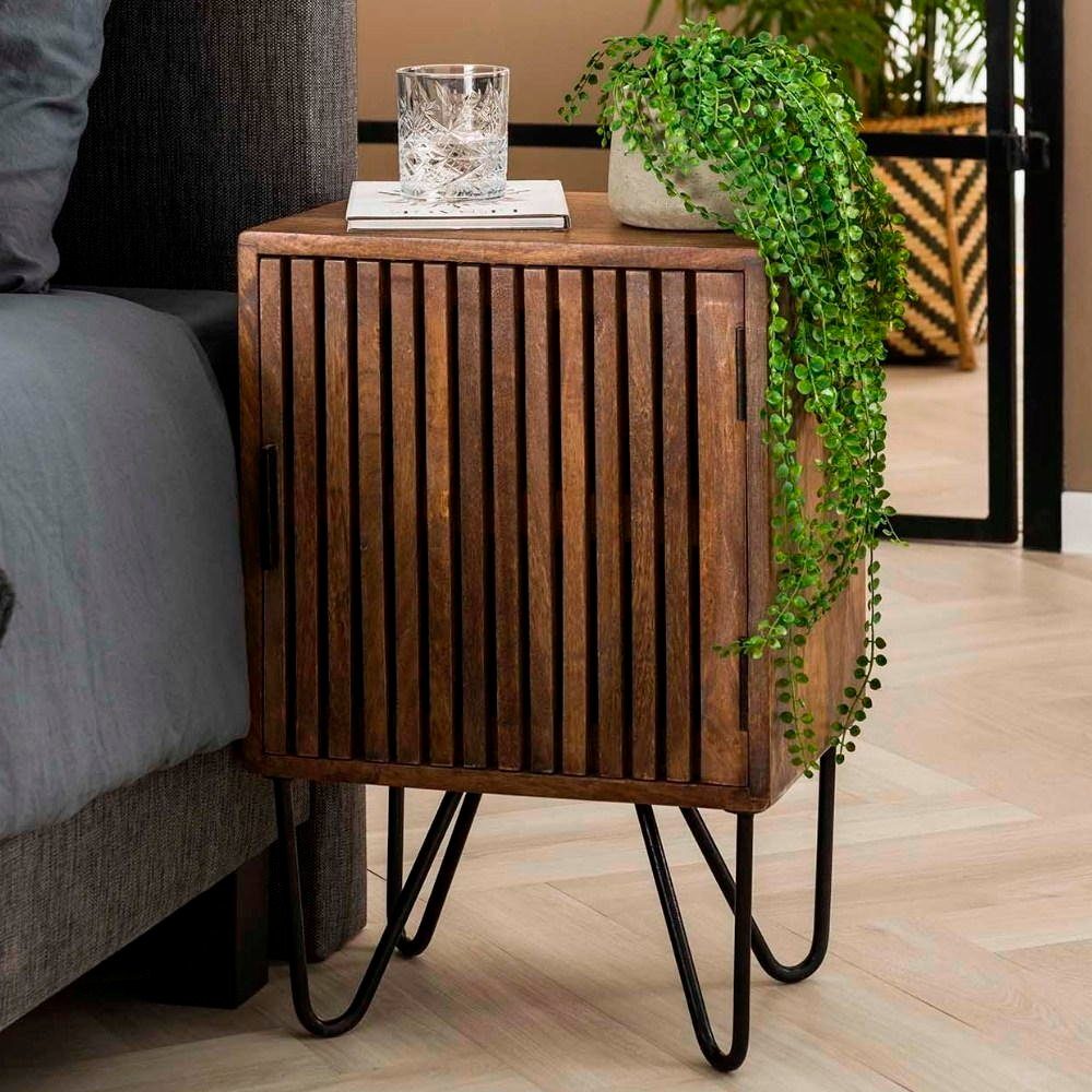RINGO-Living Beistelltisch Massivholz Nachttisch Boni mit Tür in Natur-dunkel und Schwarz-matt, Möbel