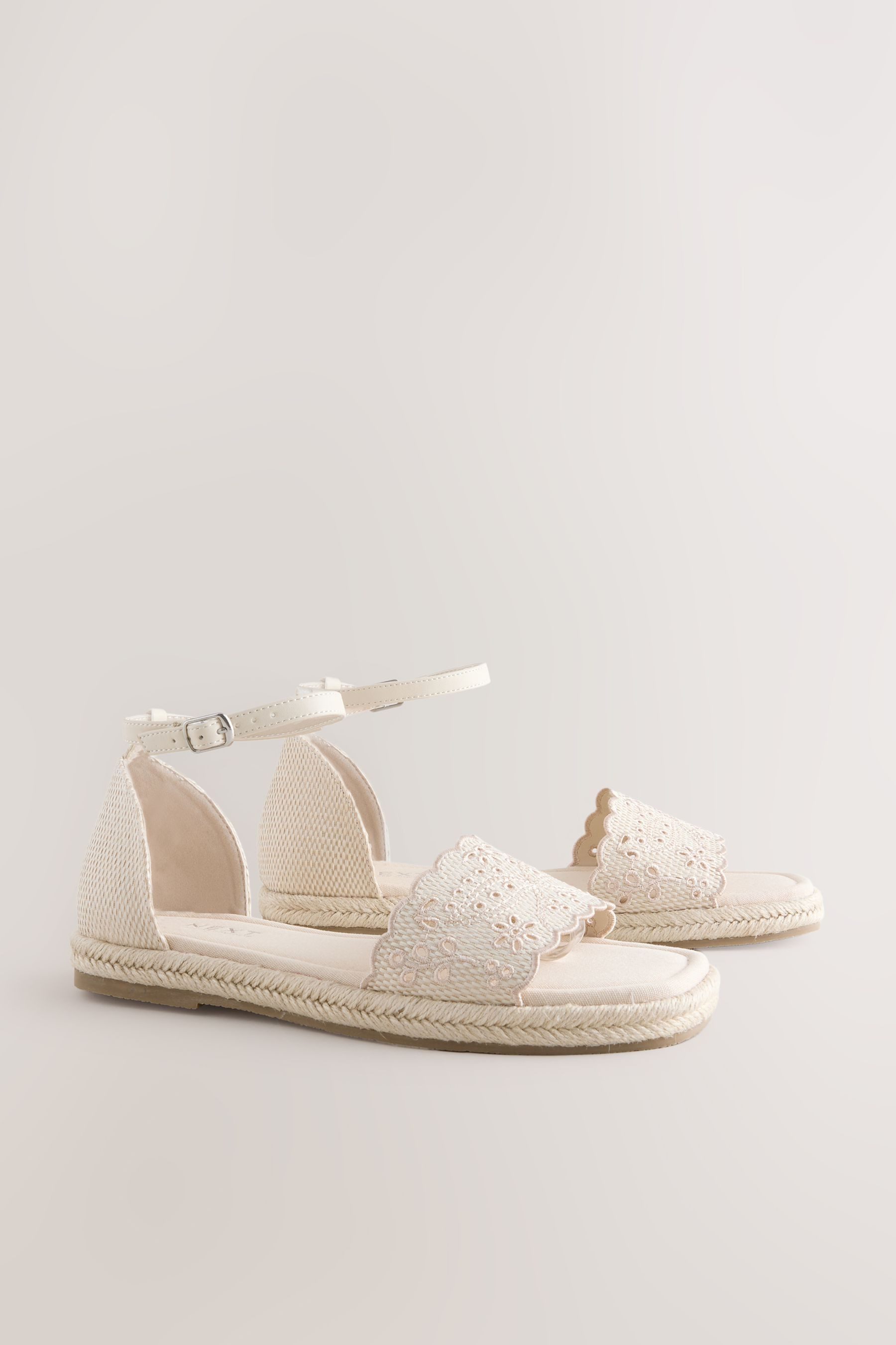 Next Eckige Ledersandalen mit Zierausschnitten Keilsandalette – Bild 5 von 5