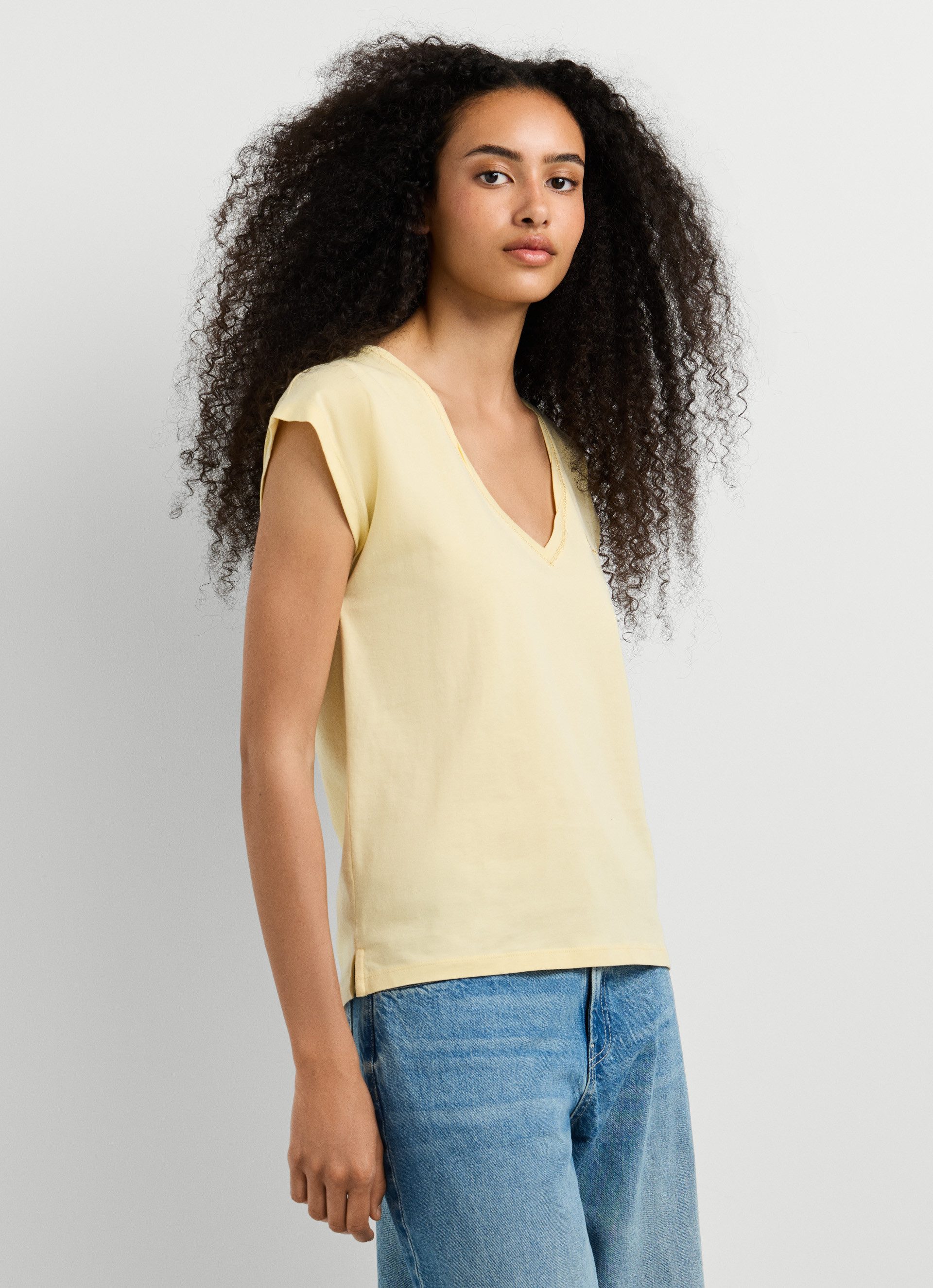 Pepe Jeans T-Shirt CLOE mit V-Ausschnitt, Logostickerei