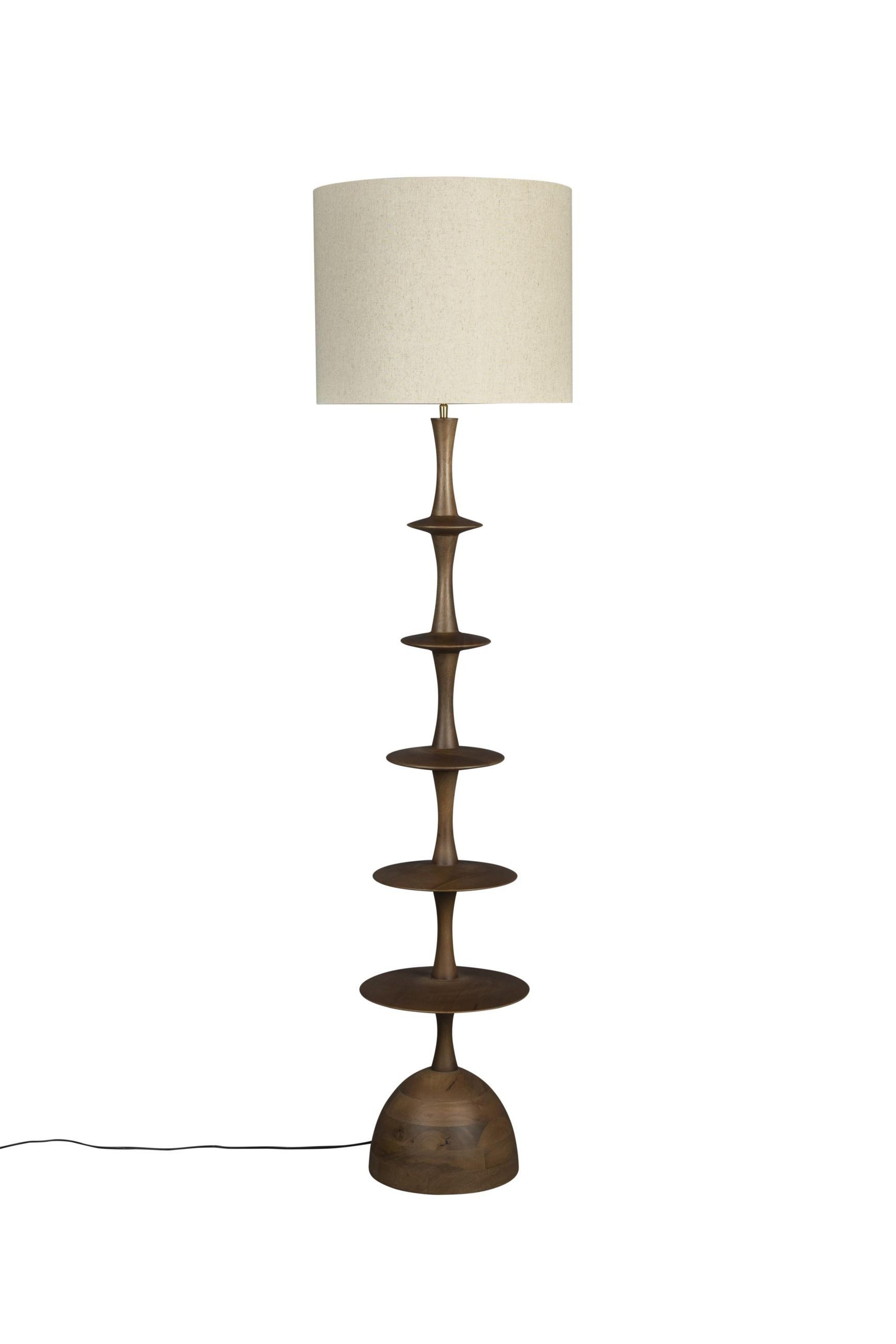 Dutchbone Stehlampe Stehlampe Cath Walnut Mid-Century Design aus Mangoholz, ohne Leuchtmittel