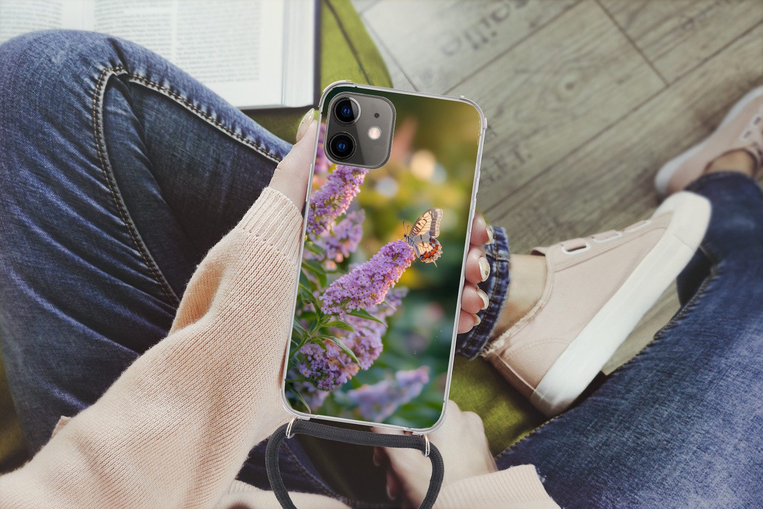 MuchoWow Handyhülle für Apple iPhone 12 Mini Verschnörkelt - Schmetterling - Lila - Blumen, Tragbare Handyhüllen mit Kette zum umhängen, Handykette Handyband