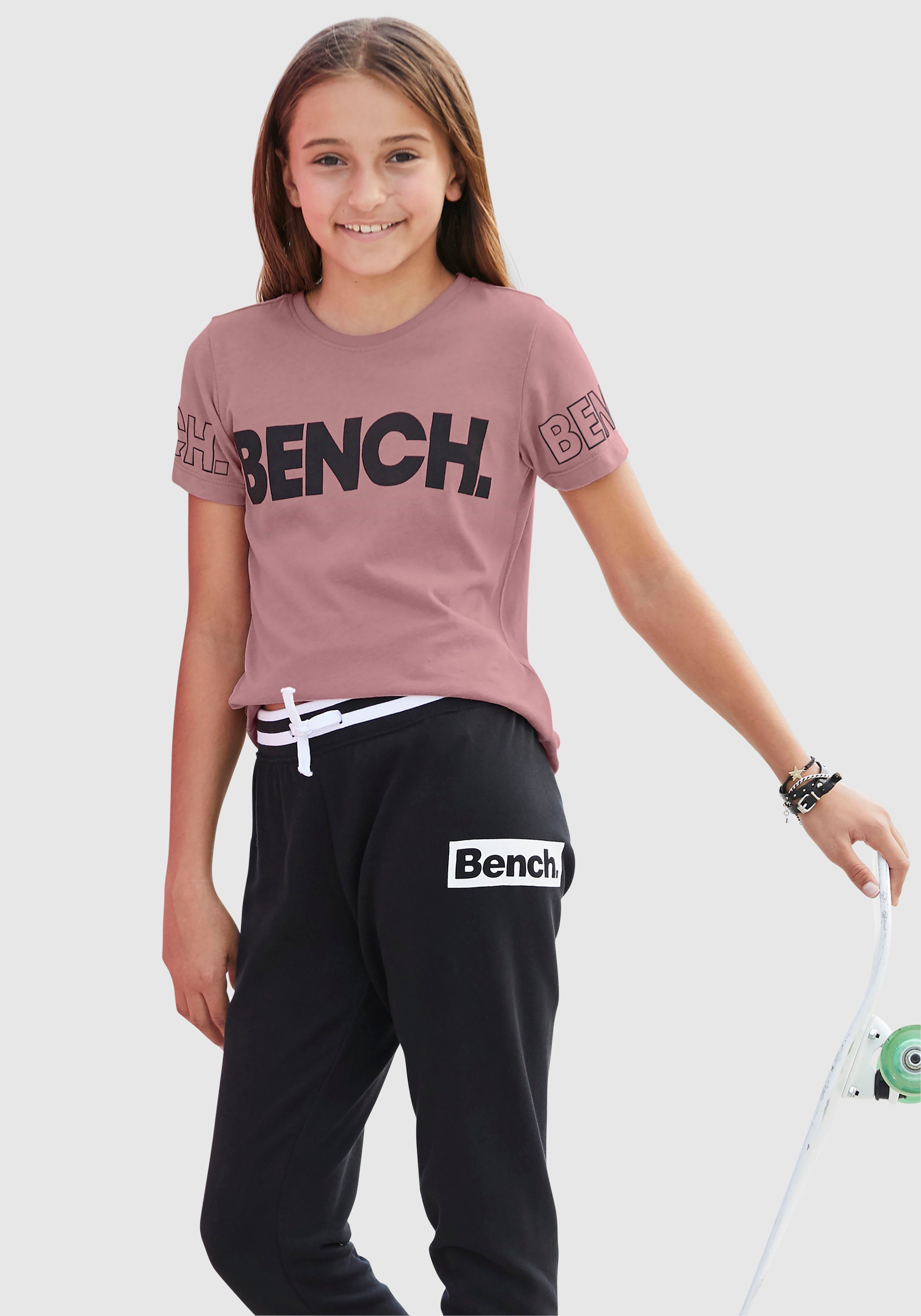 Bench. T-Shirt Bench-Logo-Drucken mit