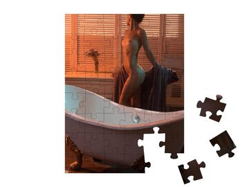 puzzleYOU Puzzle Aktfotografie: Eine Frau, bereit zum Bad, 48 Puzzleteile, puzzleYOU-Kollektionen Erotik